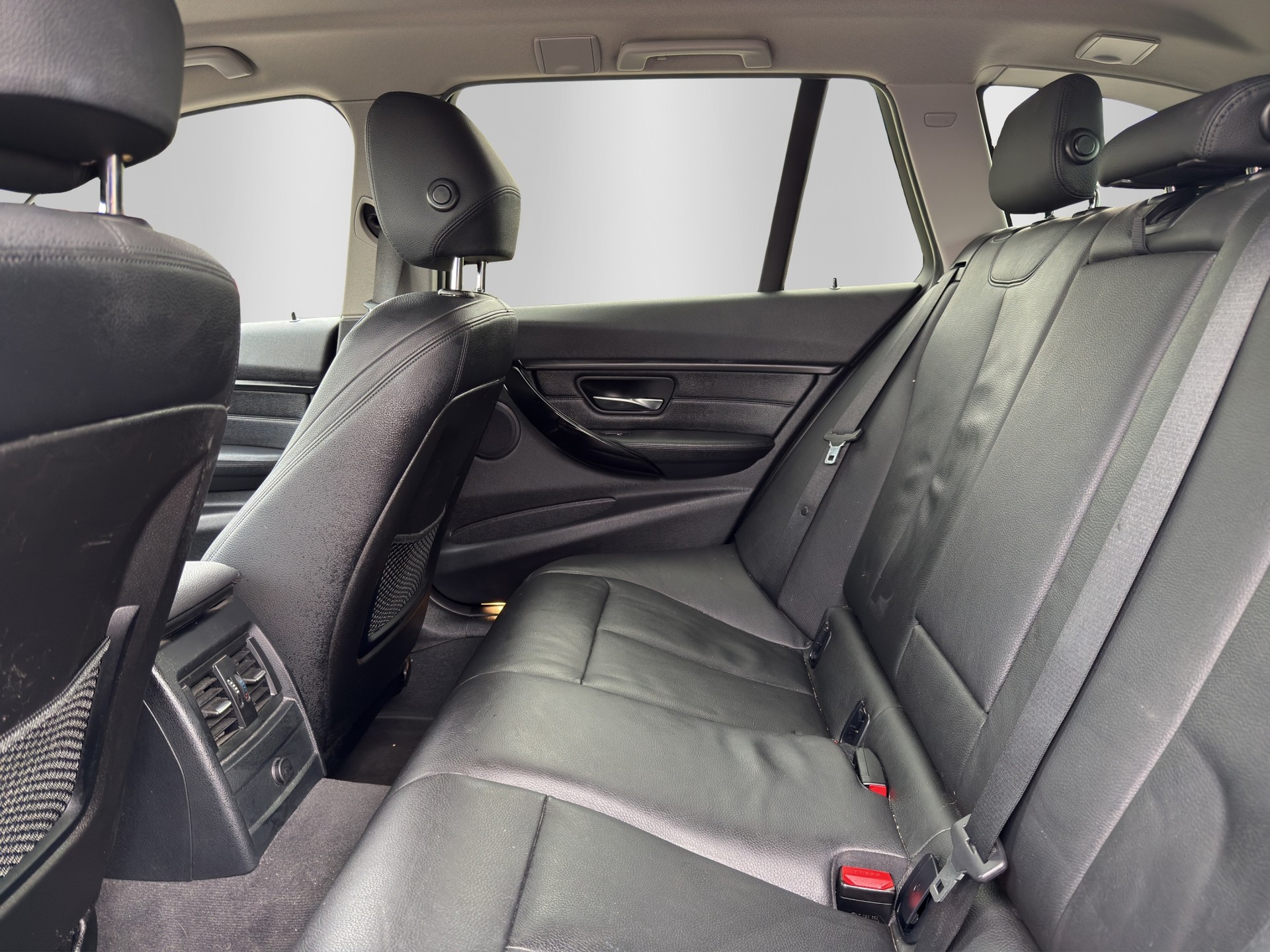 BMW 320d xDrive Touring Sport Line Steptronic-image-13