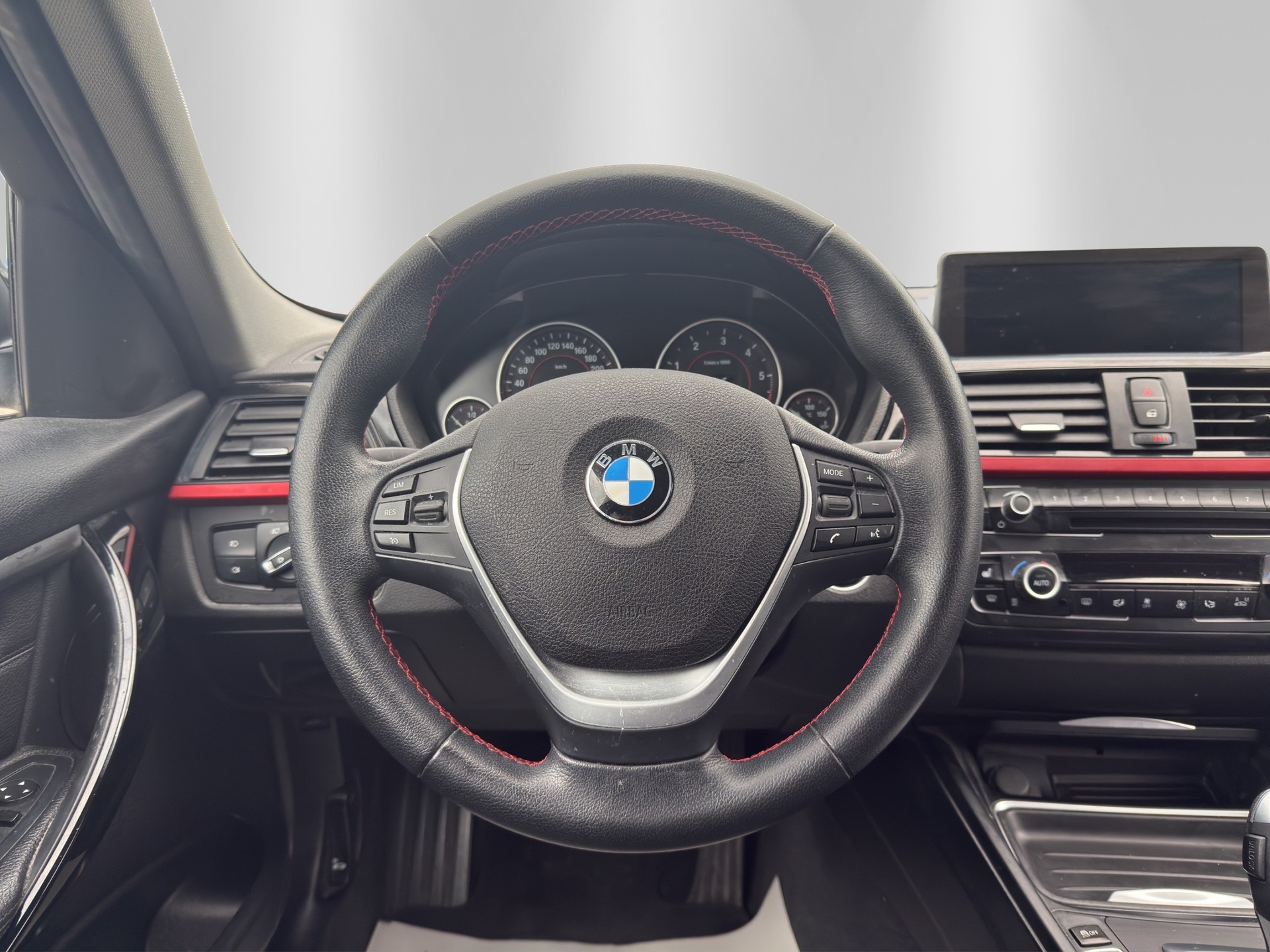 BMW 320d xDrive Touring Sport Line Steptronic-image-9