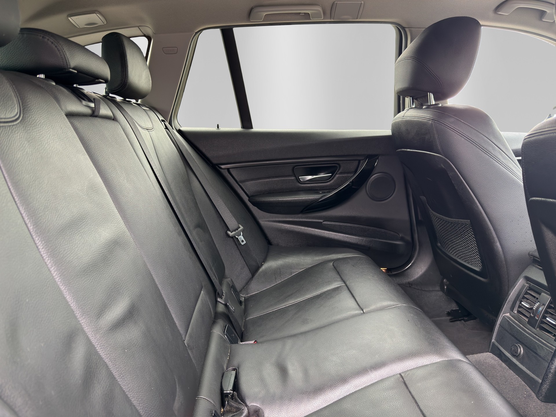 BMW 320d xDrive Touring Sport Line Steptronic-image-14