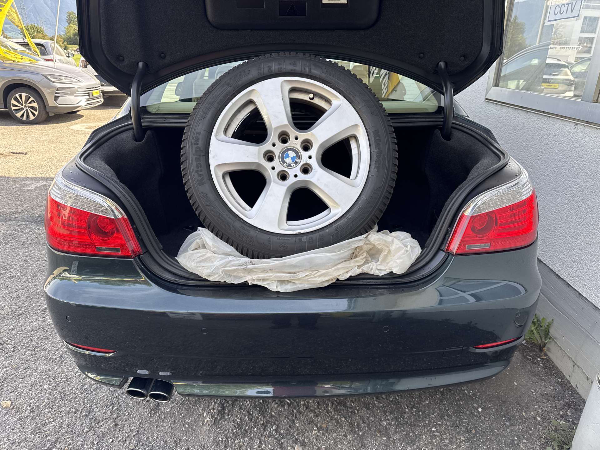 BMW 525xi Allrad Steptronic-Automat-image-8