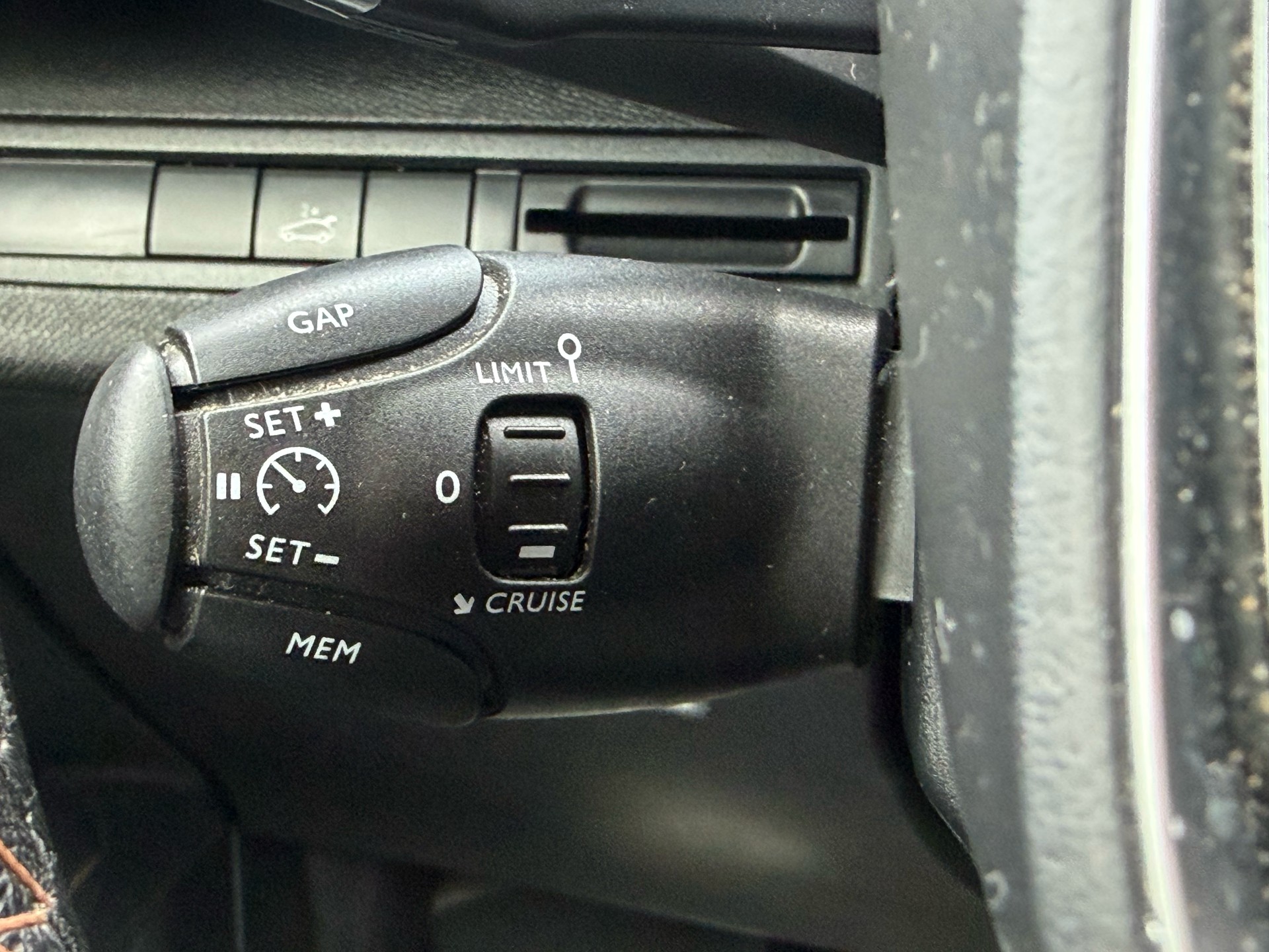 PEUGEOT 3008 1.6 THP GT Line EAT-image-16