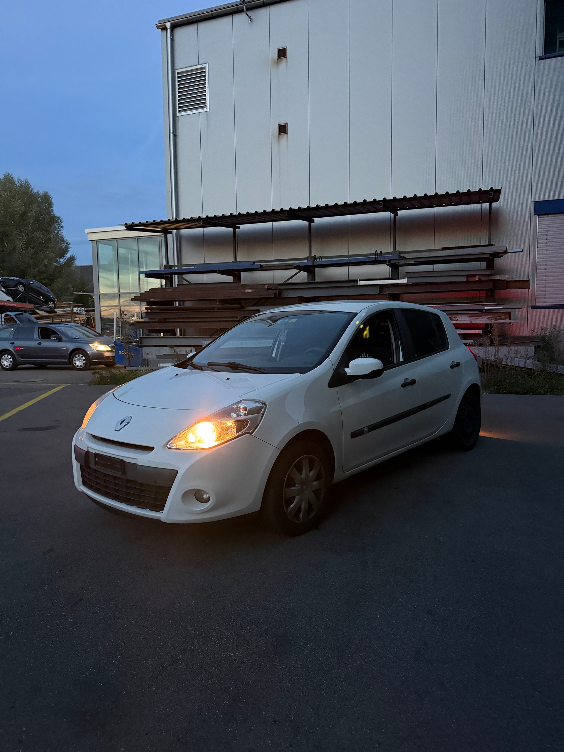 RENAULT Clio 1.2 16V Turbo Yahoo-image-2