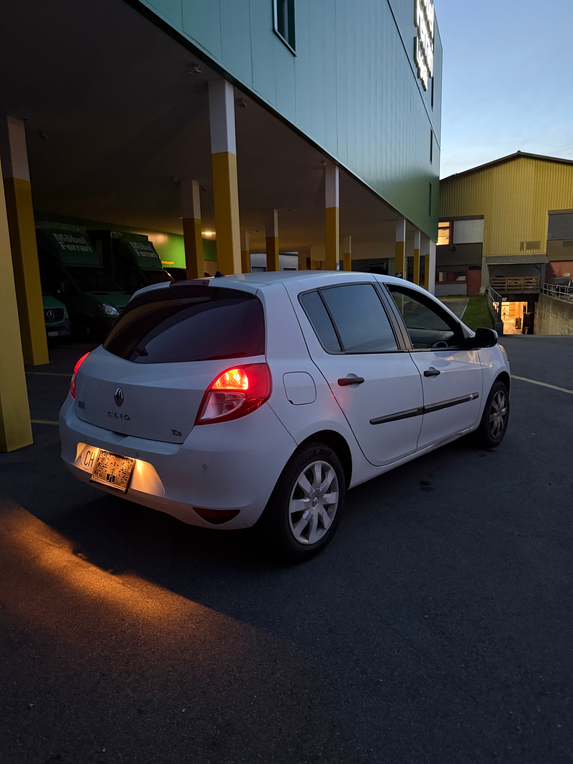 RENAULT Clio 1.2 16V Turbo Yahoo-image-5