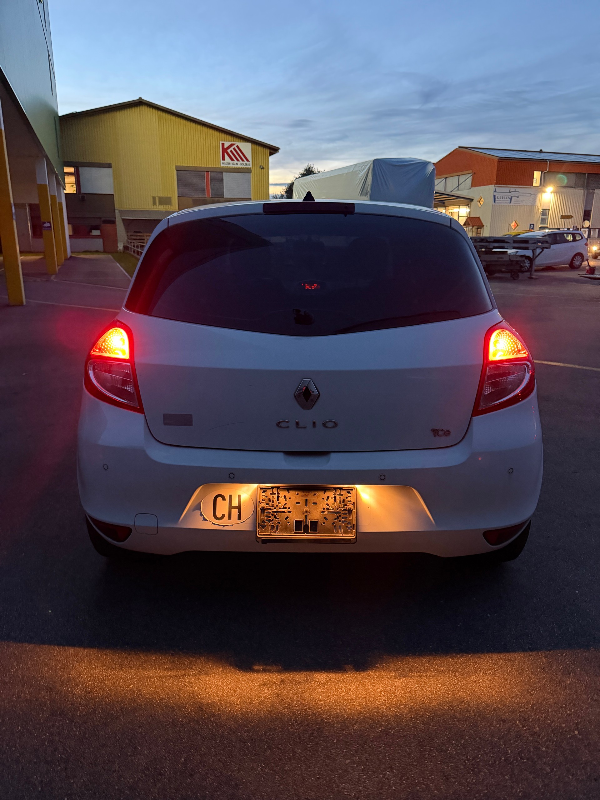 RENAULT Clio 1.2 16V Turbo Yahoo-image-4