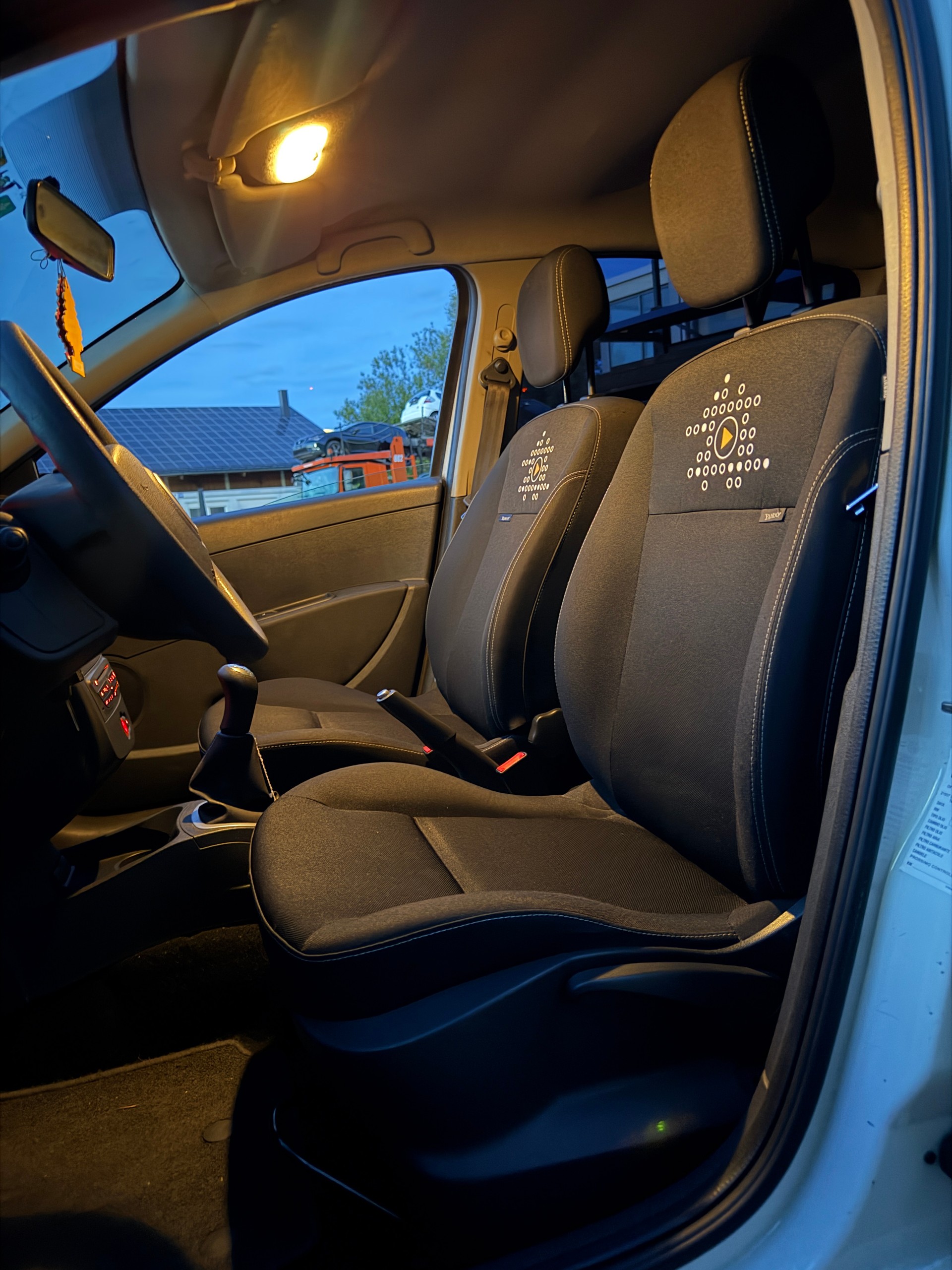 RENAULT Clio 1.2 16V Turbo Yahoo-image-7