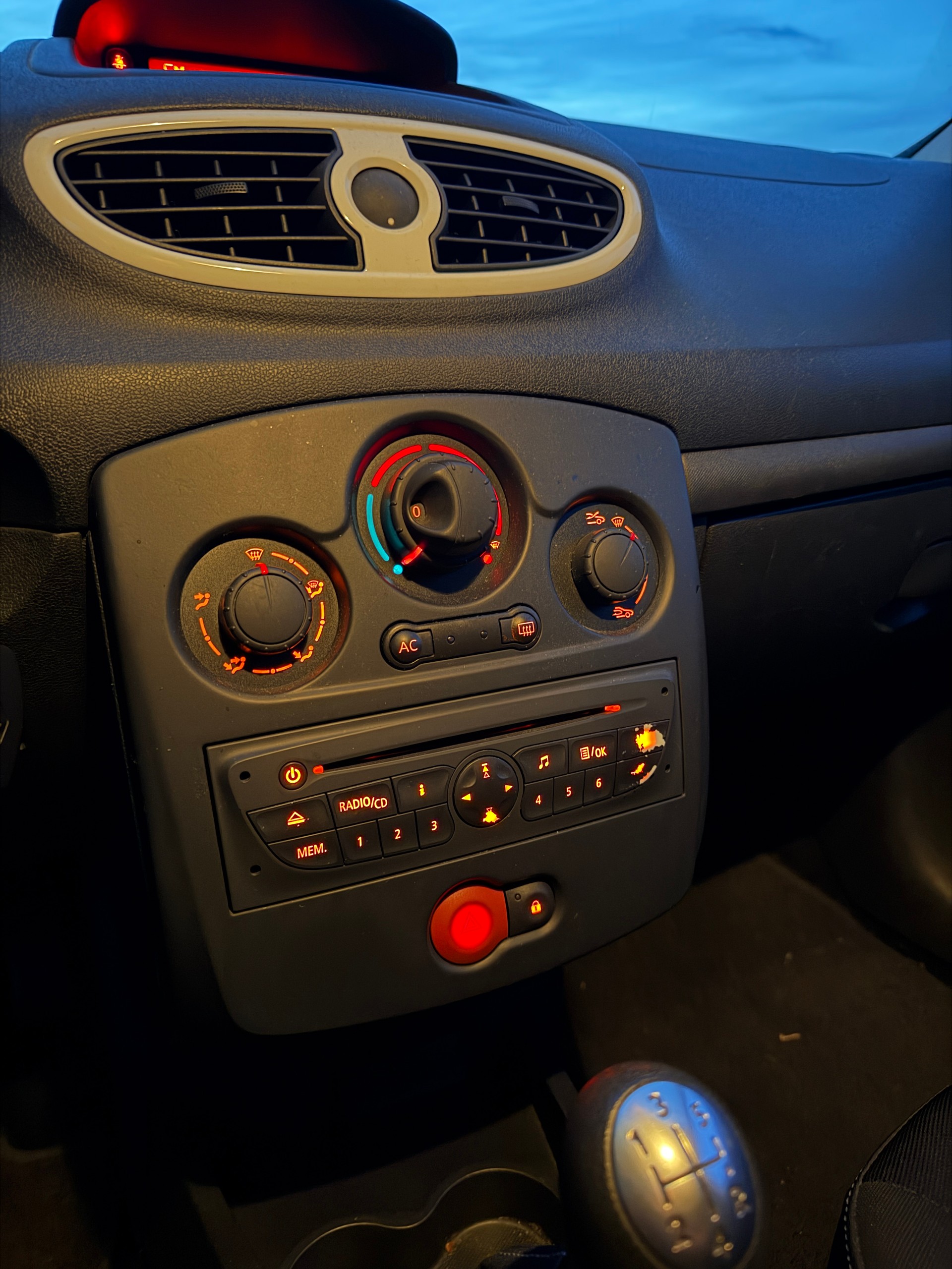 RENAULT Clio 1.2 16V Turbo Yahoo-image-8