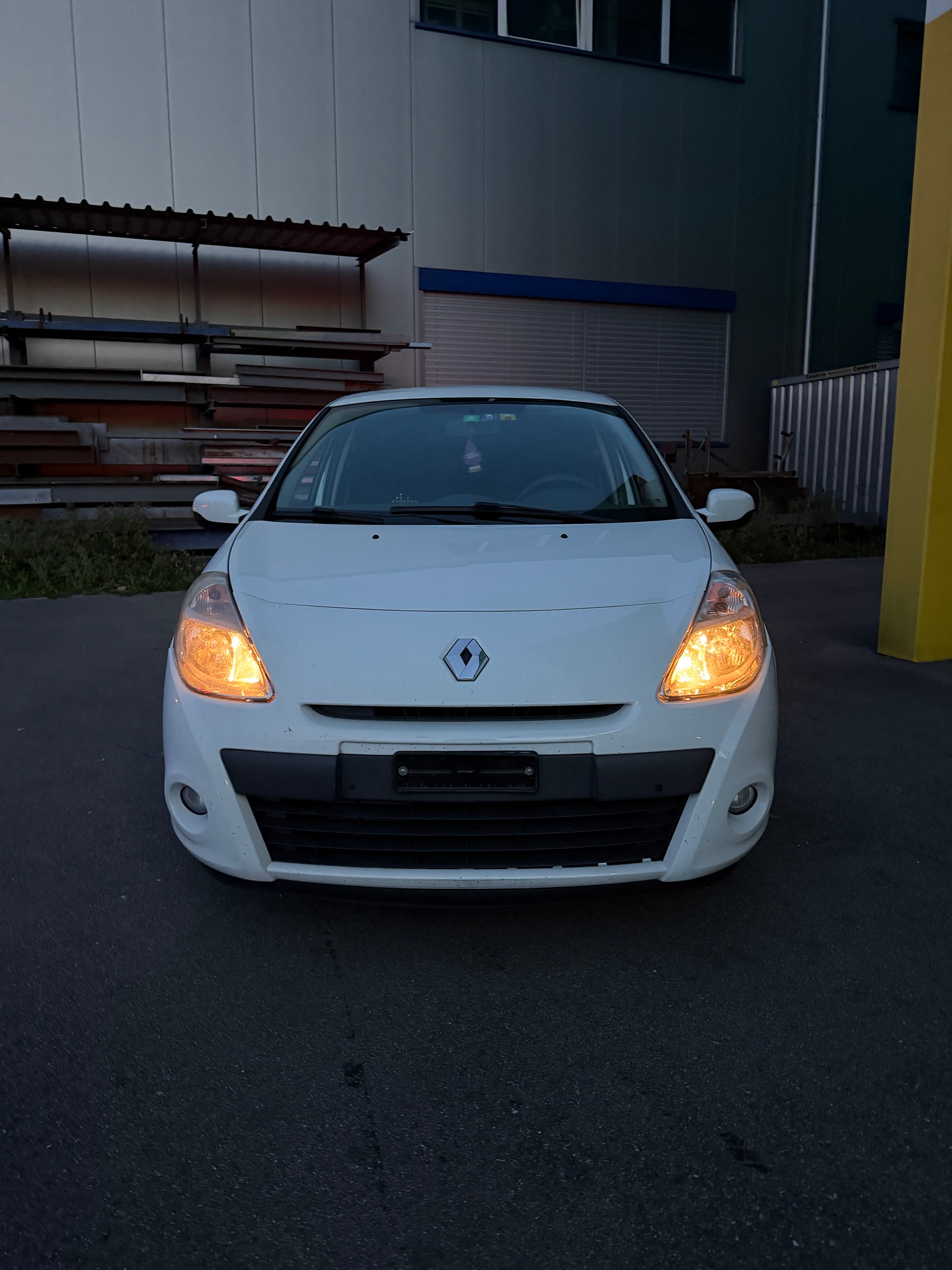 RENAULT Clio 1.2 16V Turbo Yahoo-image-1