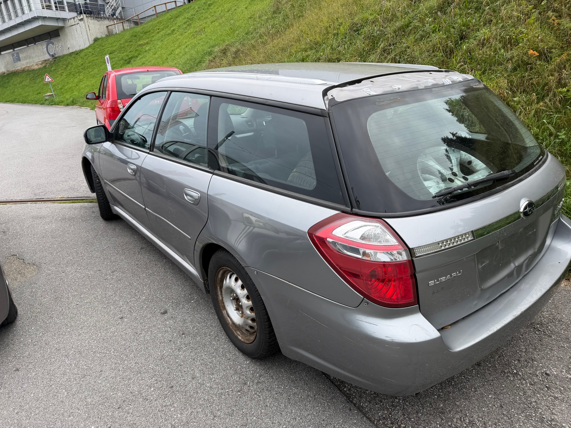 SUBARU Legacy 2.0R AWD Swiss-image-6