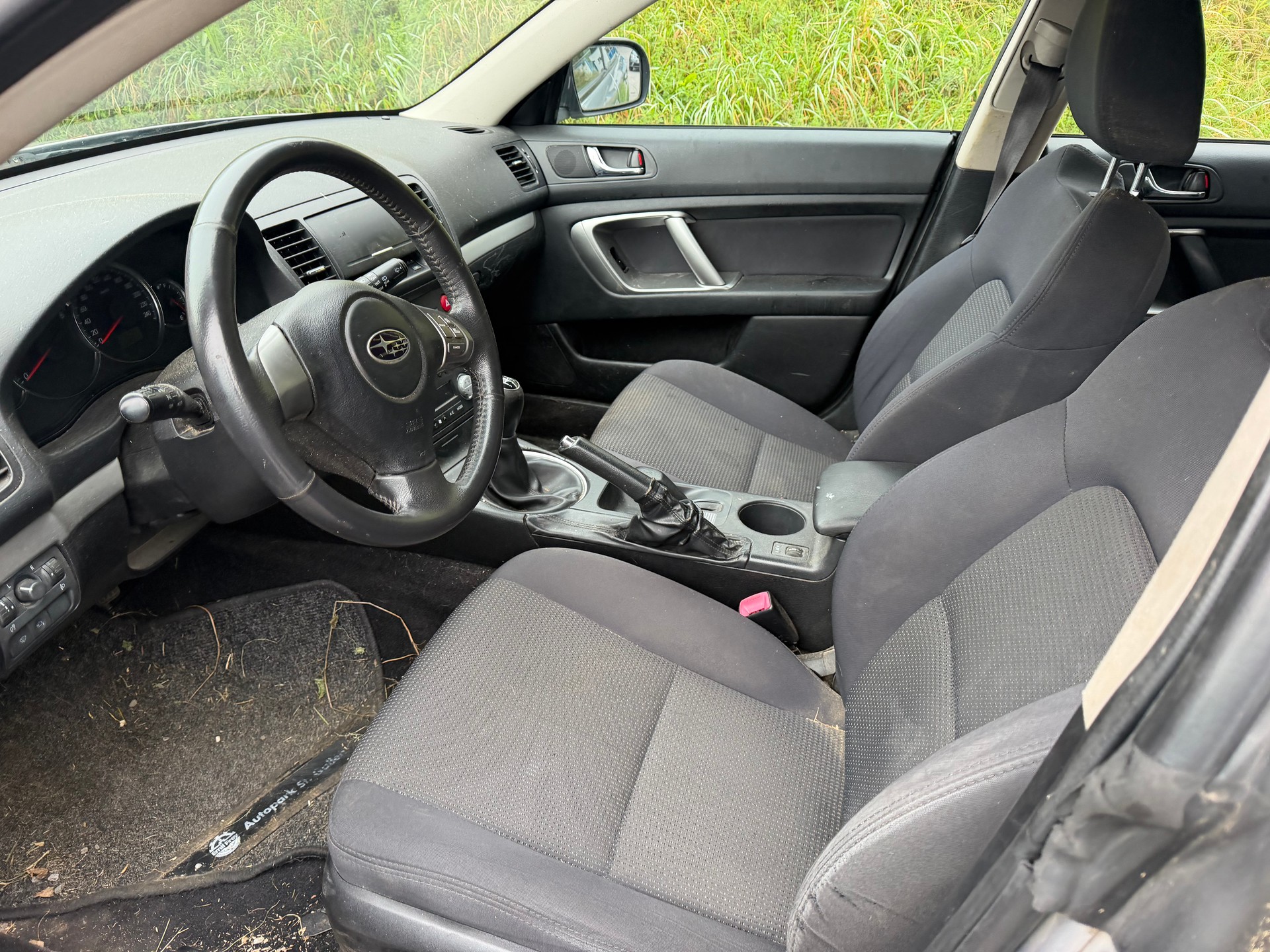 SUBARU Legacy 2.0R AWD Swiss-image-11