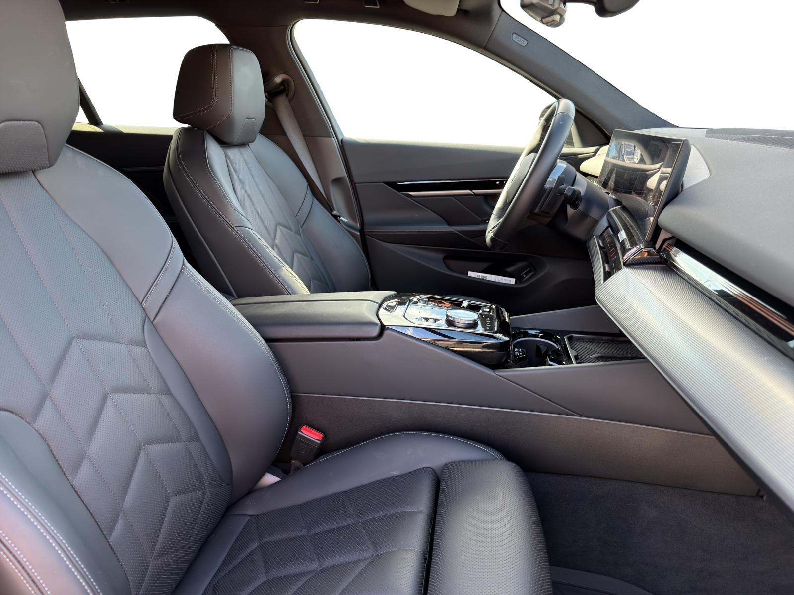 BMW 520d xDrive M Sport-image-16