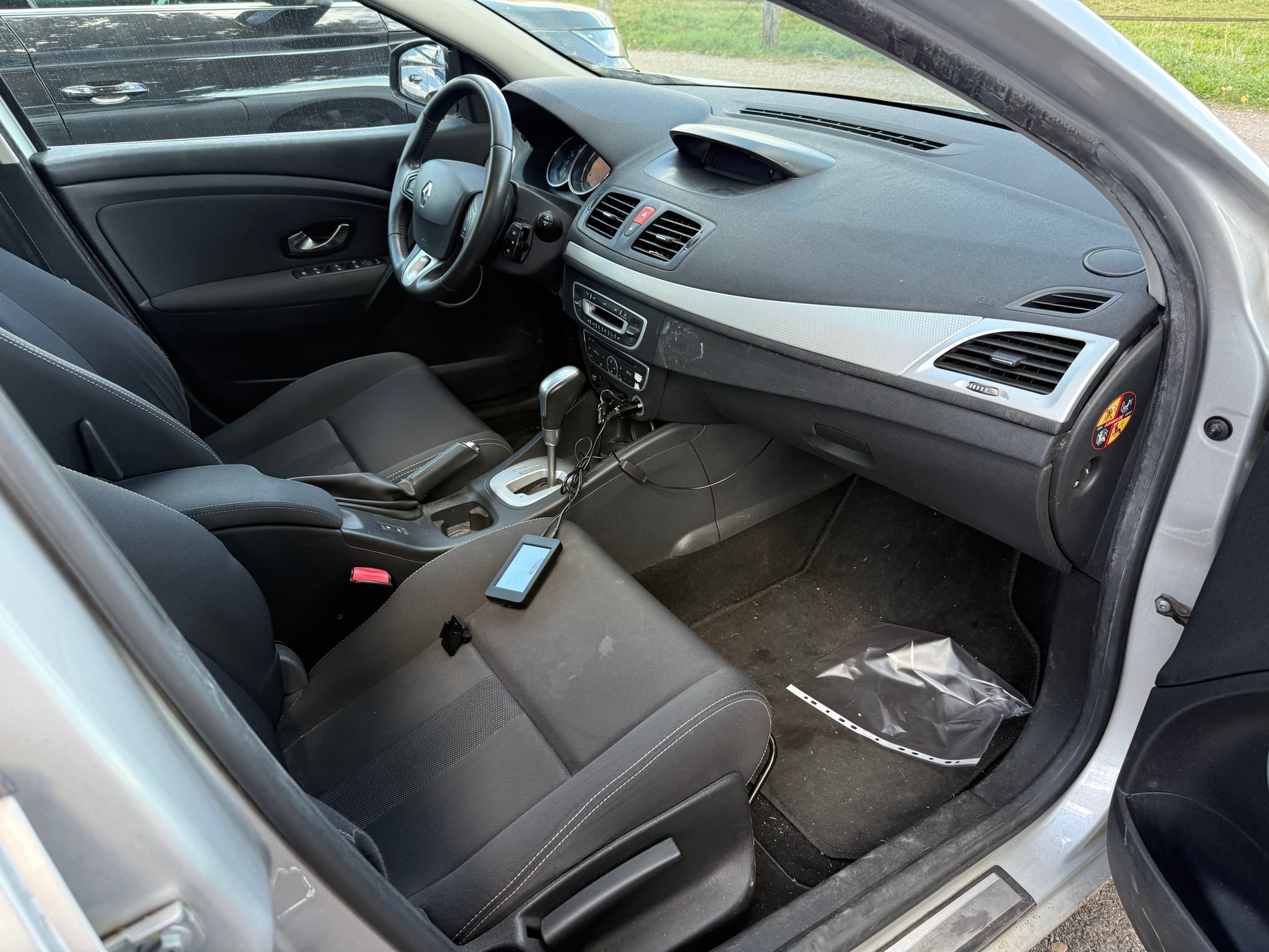 RENAULT Mégane Grandtour 2.0 16V Dynamique CVT-image-9