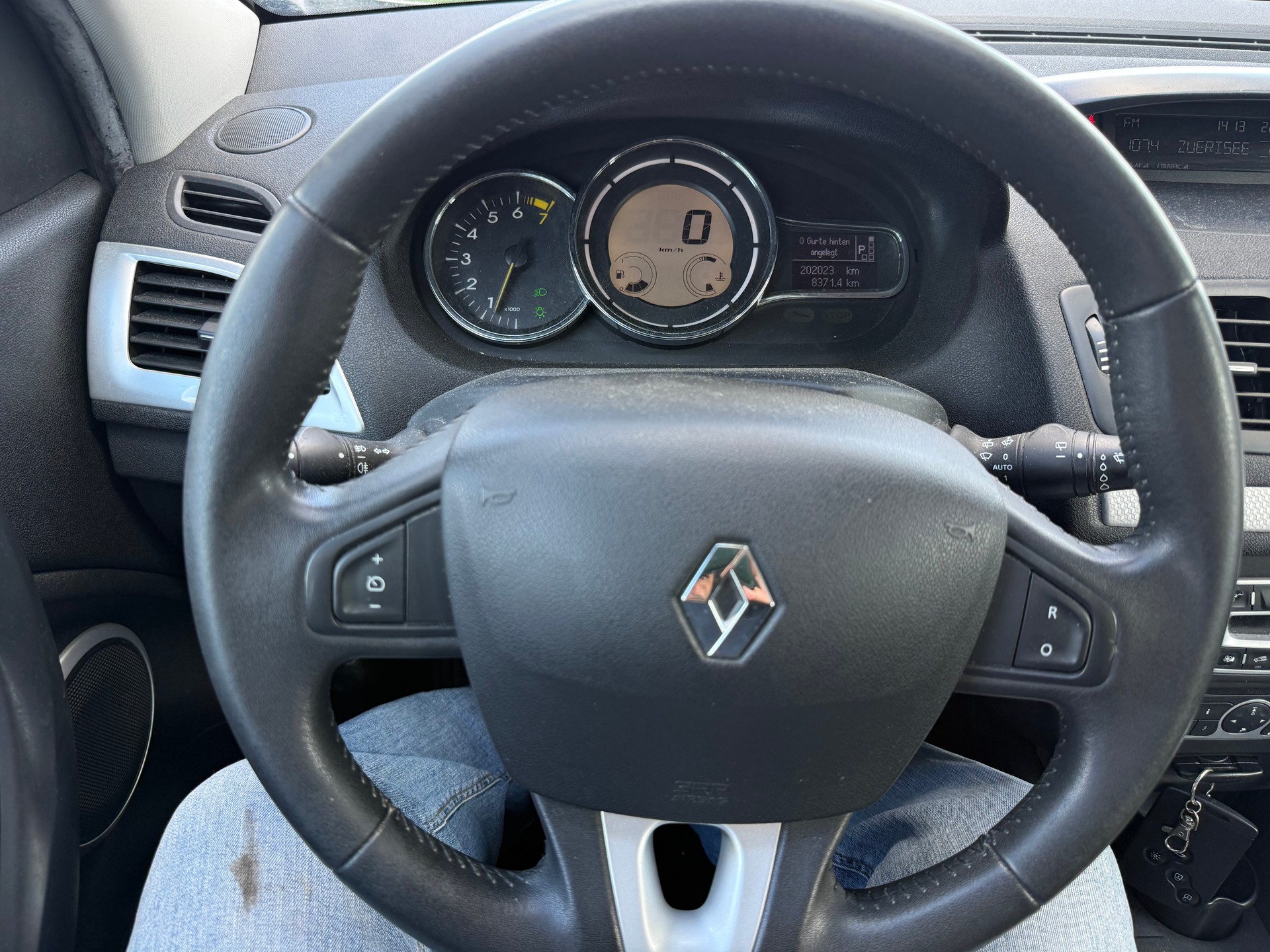 RENAULT Mégane Grandtour 2.0 16V Dynamique CVT-image-12