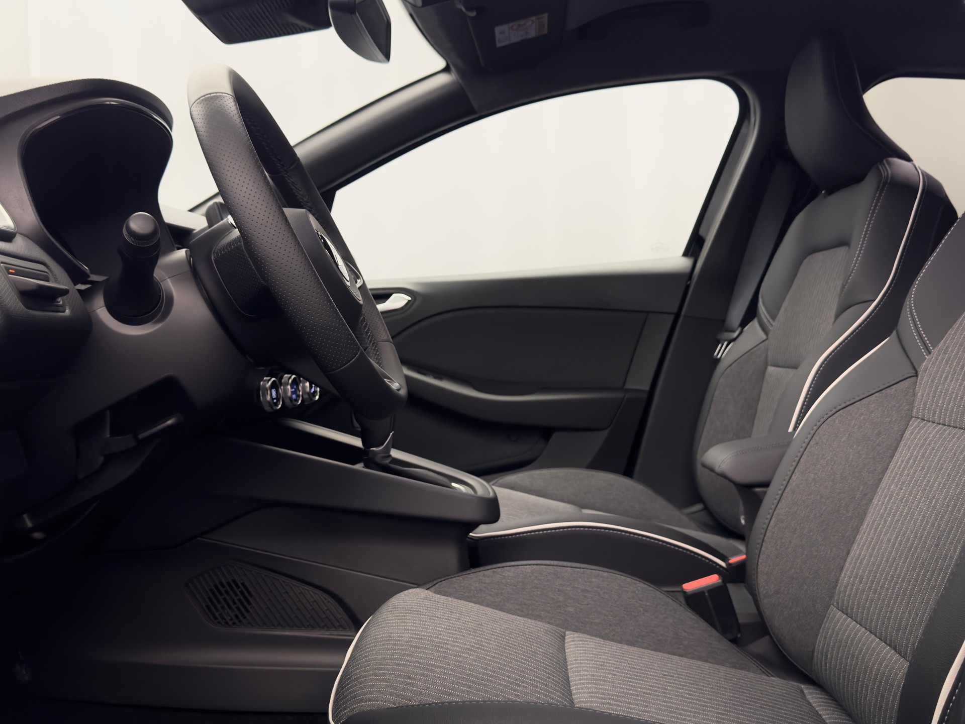 MITSUBISHI Colt 1.6 HEV Intense-image-2