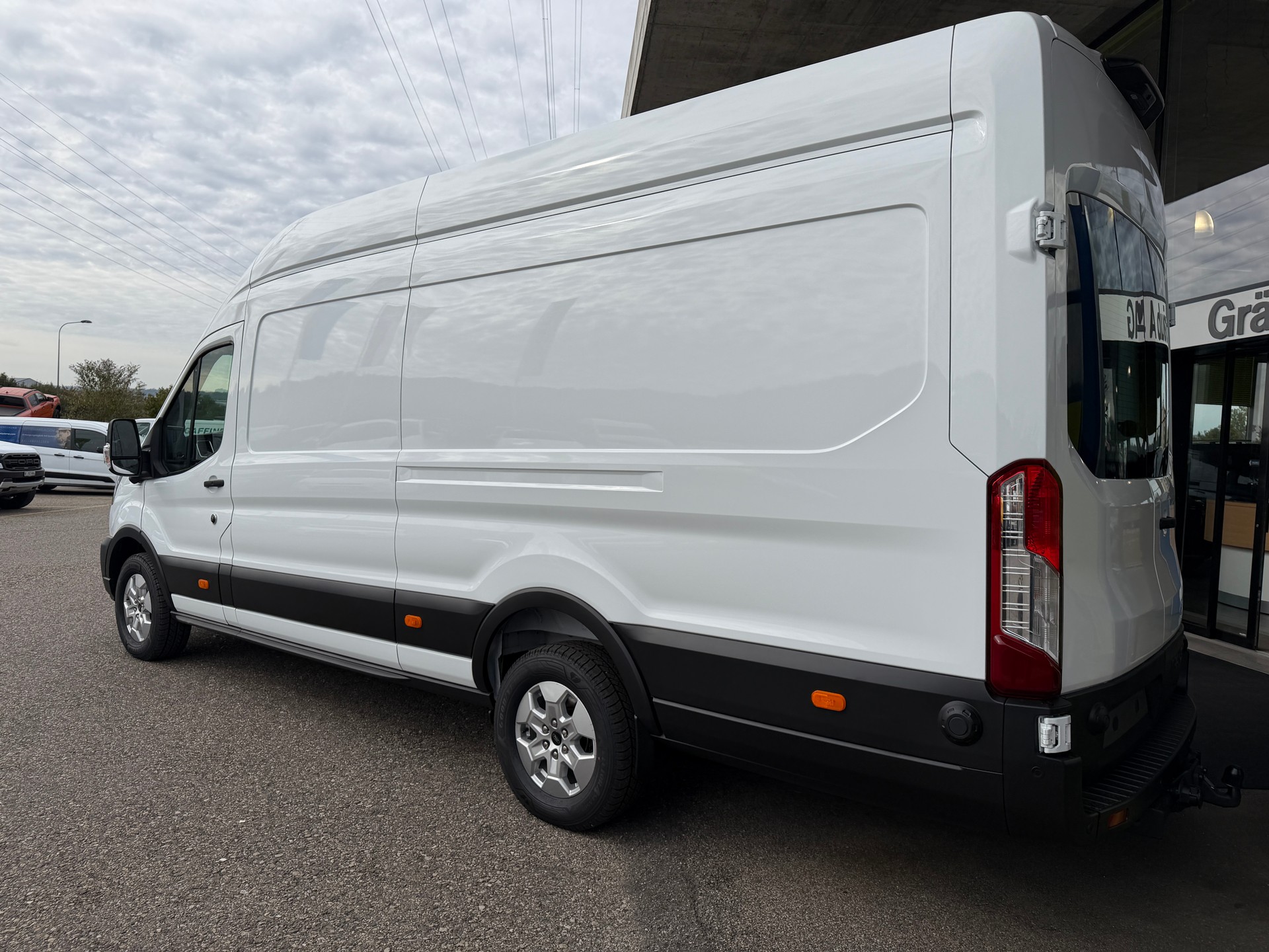 FORD Transit Van 350 L4 H3 Trend 2.0 TDCi 165 RWD-image-2