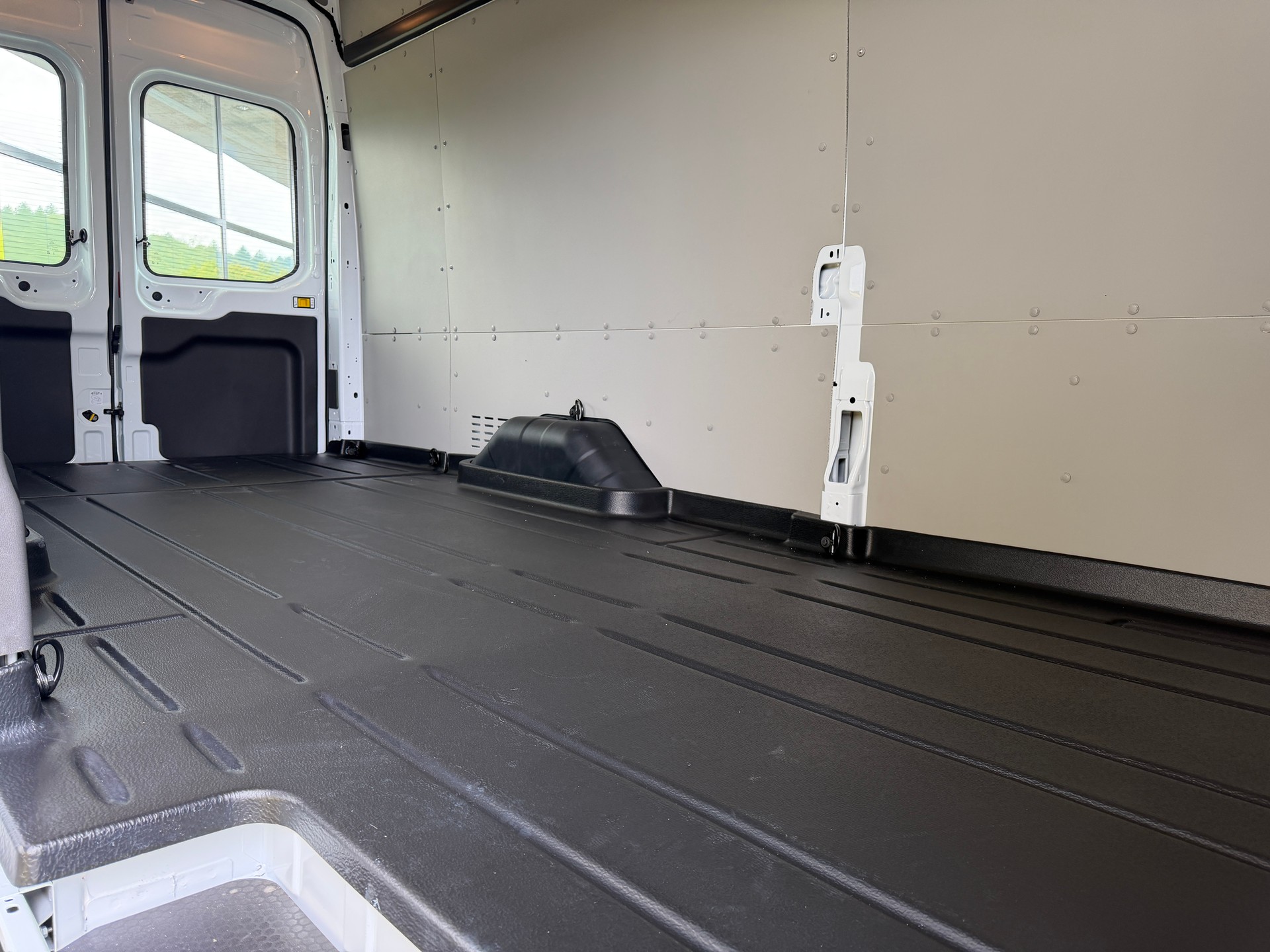 FORD Transit Van 350 L4 H3 Trend 2.0 TDCi 165 RWD-image-10