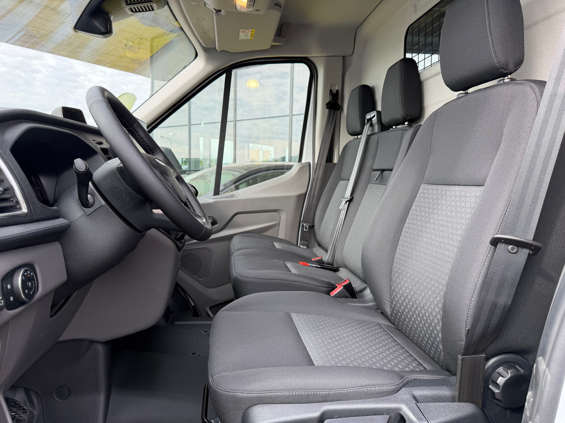 FORD Transit Van 350 L4 H3 Trend 2.0 TDCi 165 RWD-image-8