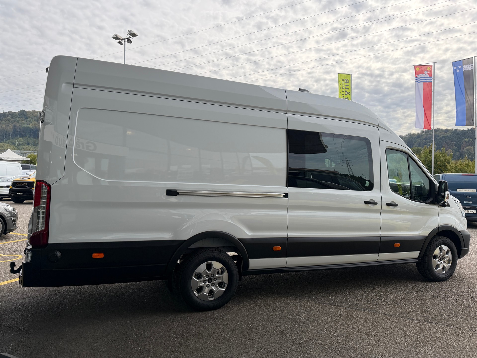 FORD Transit Van 350 L4 H3 Trend 2.0 TDCi 165 RWD-image-6
