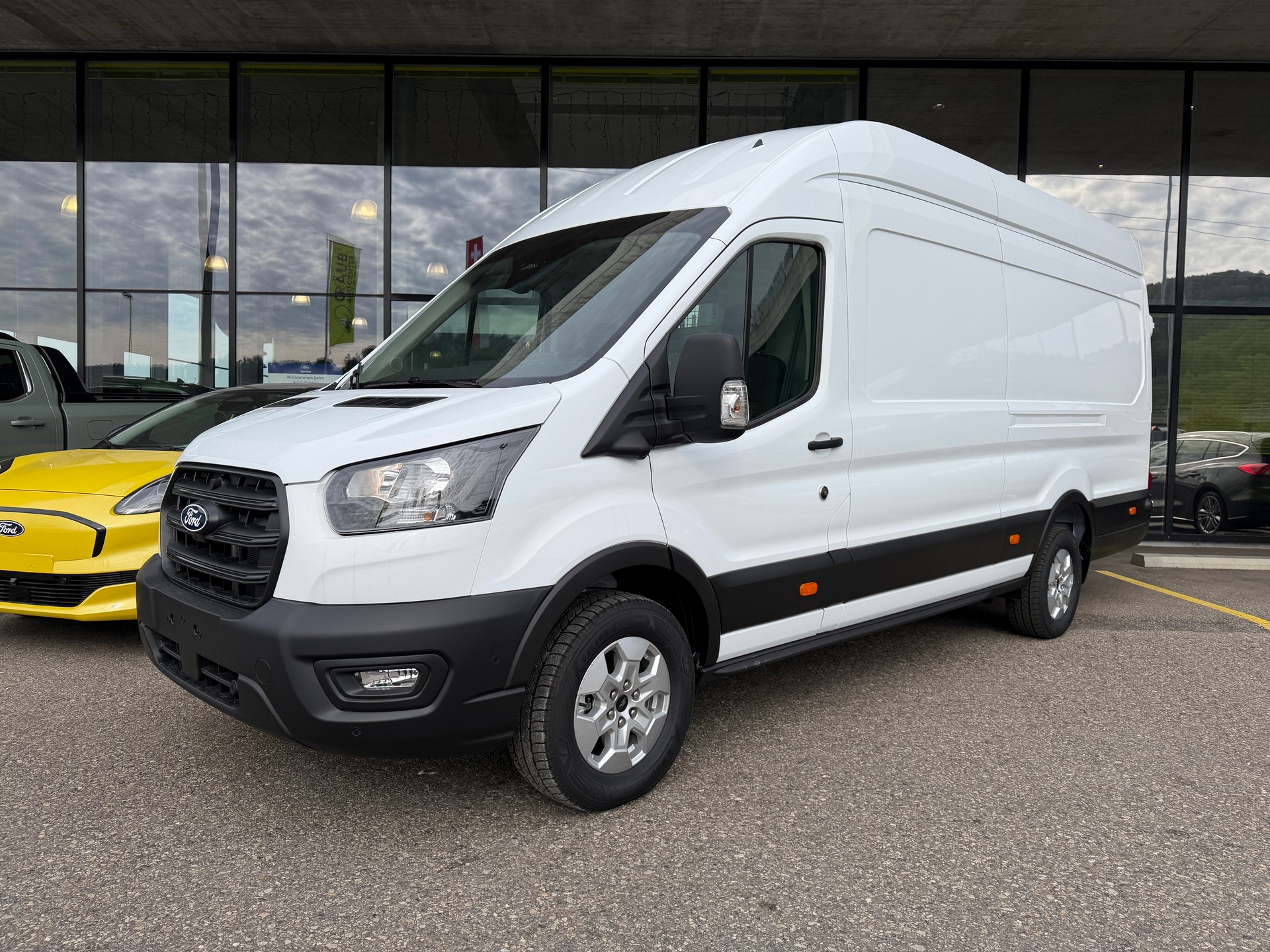 FORD Transit Van 350 L4 H3 Trend 2.0 TDCi 165 RWD-image-0