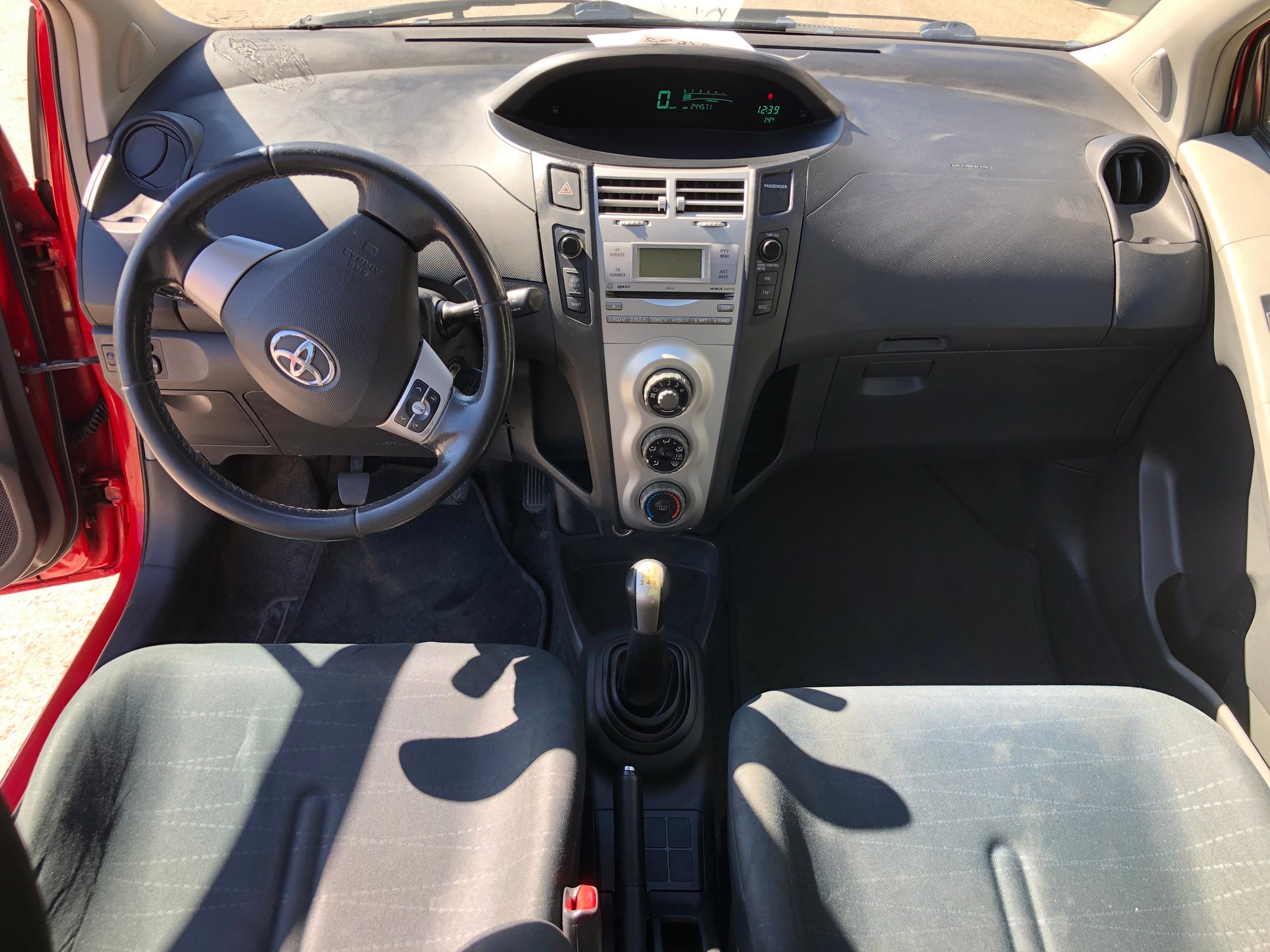 TOYOTA Yaris 1.3 Linea Sol-image-13