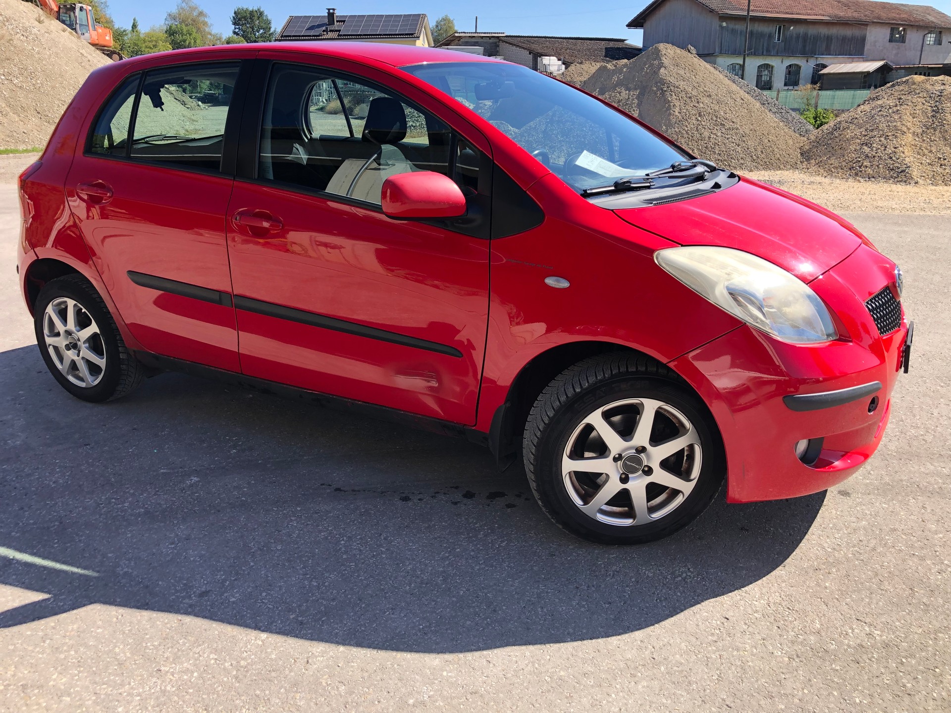 TOYOTA Yaris 1.3 Linea Sol-image-2