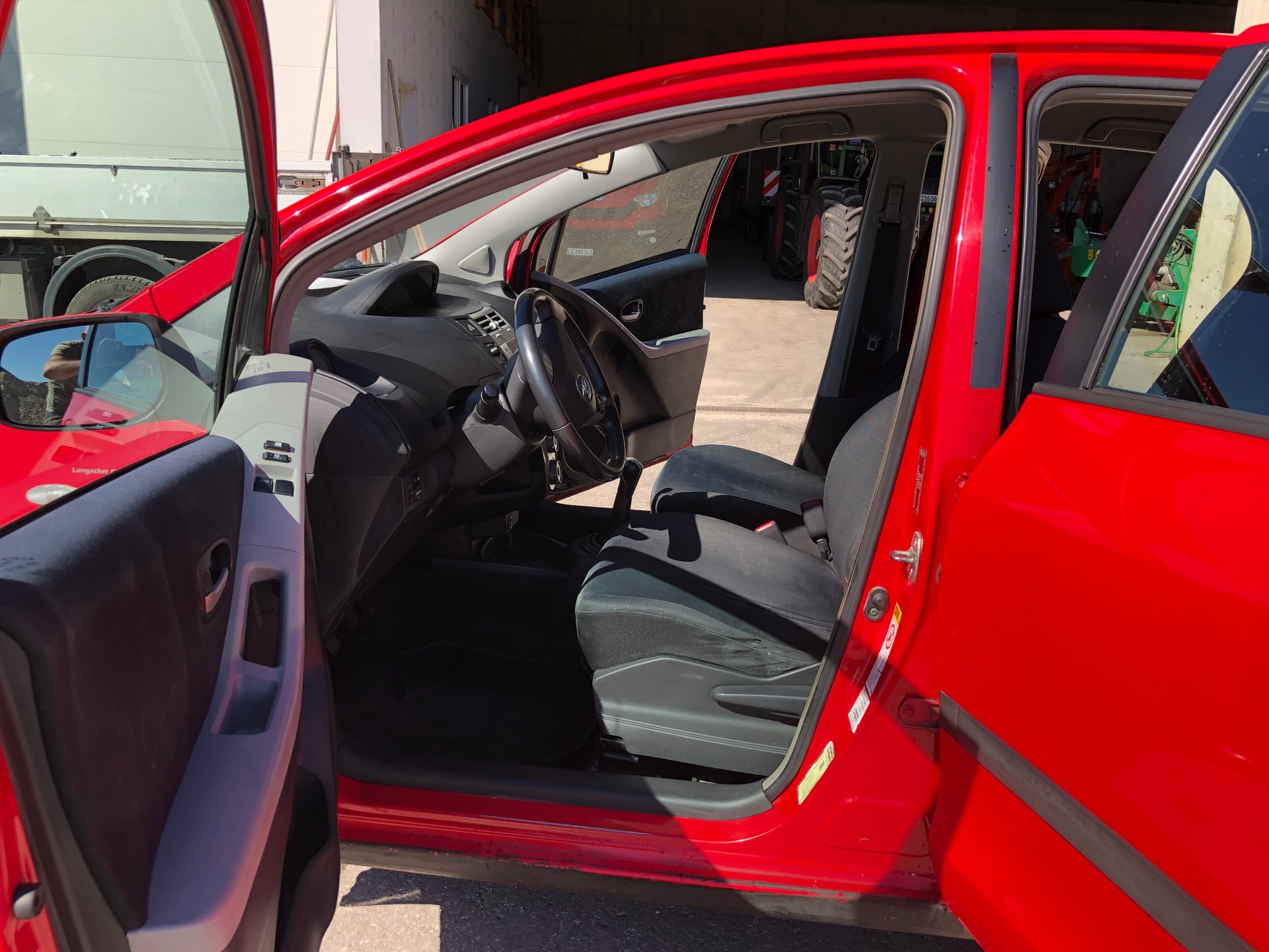 TOYOTA Yaris 1.3 Linea Sol-image-8