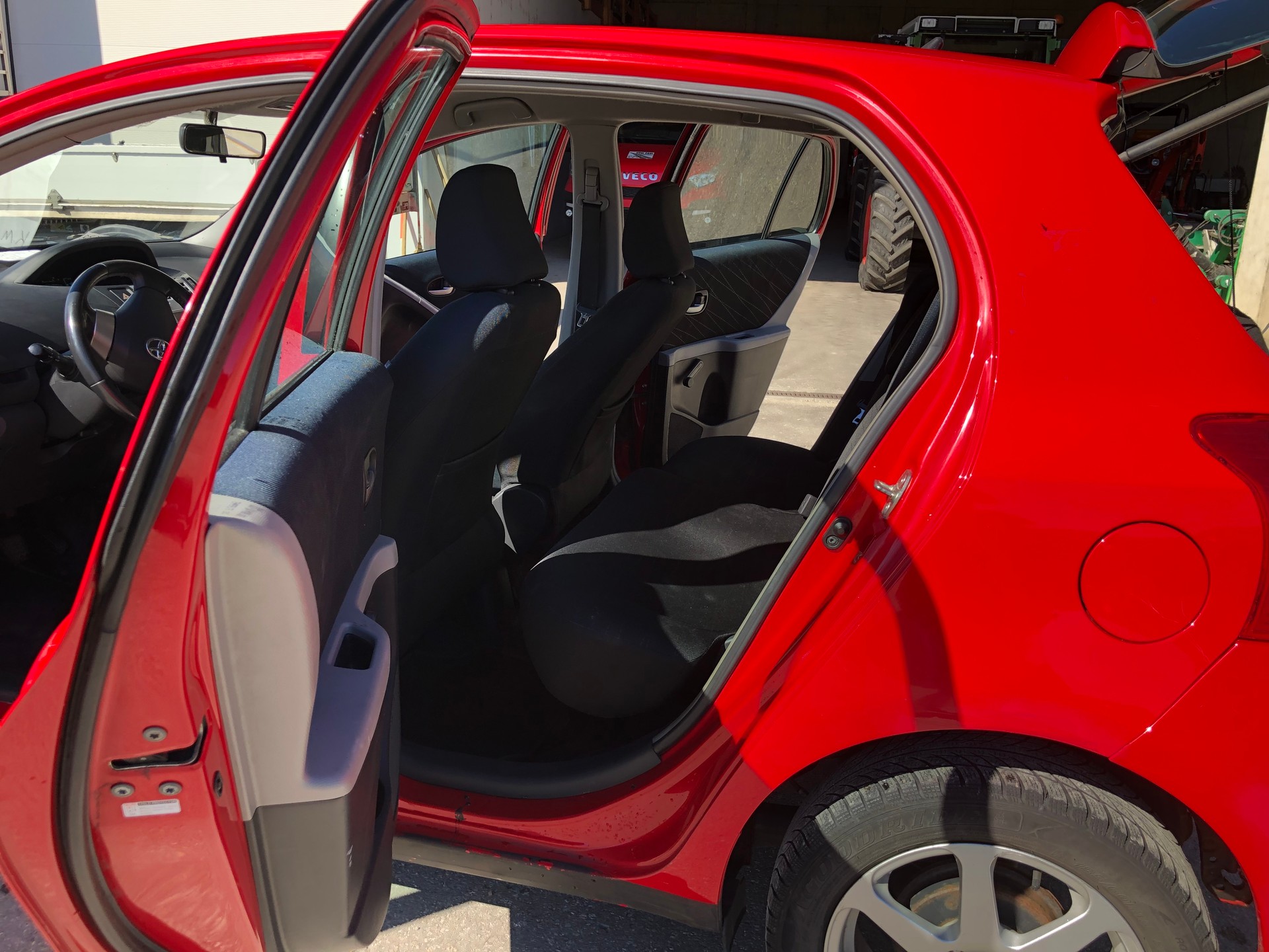 TOYOTA Yaris 1.3 Linea Sol-image-10