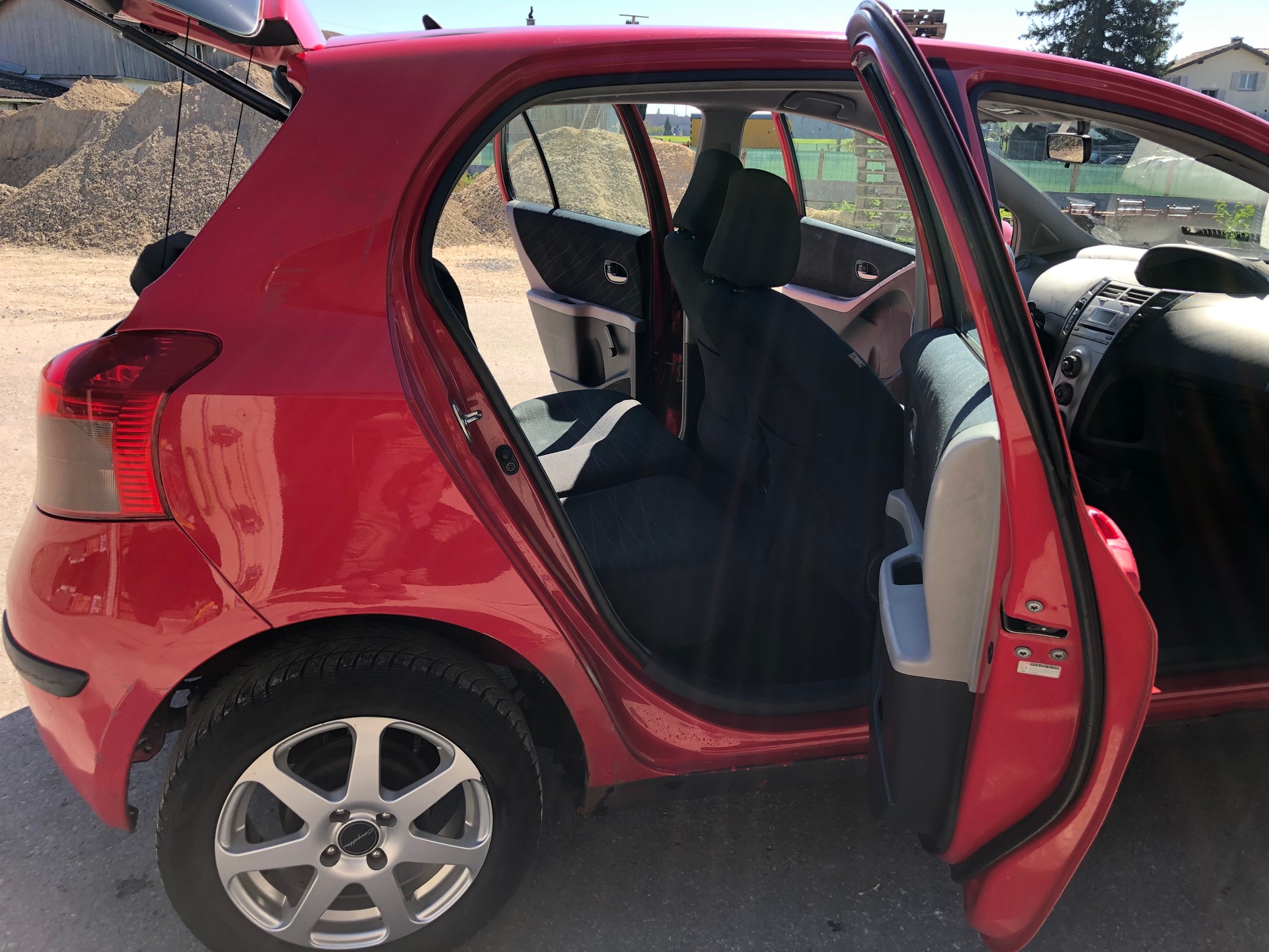 TOYOTA Yaris 1.3 Linea Sol-image-9