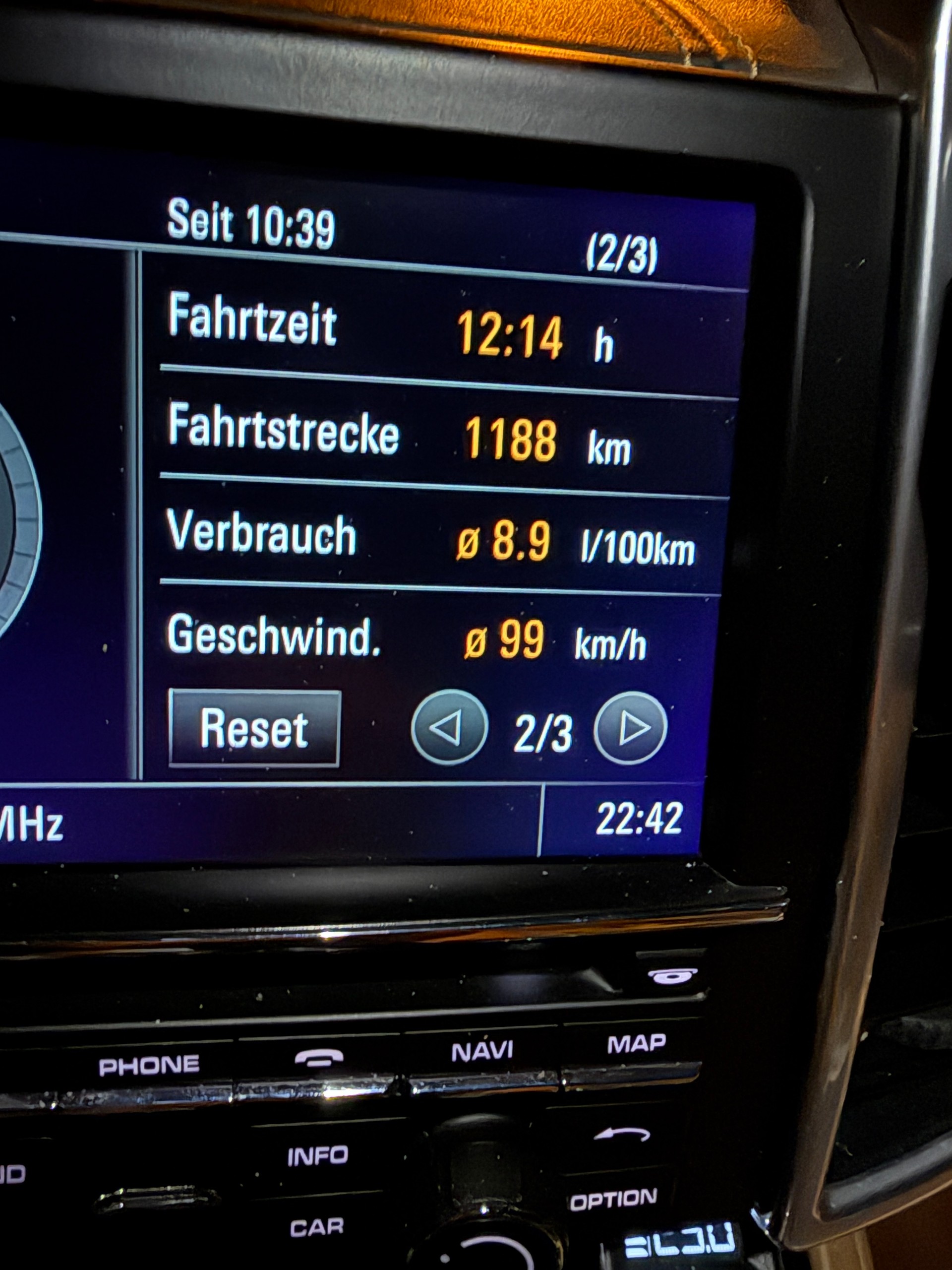 PORSCHE 4.2 V8 TDI S TipT-image-1