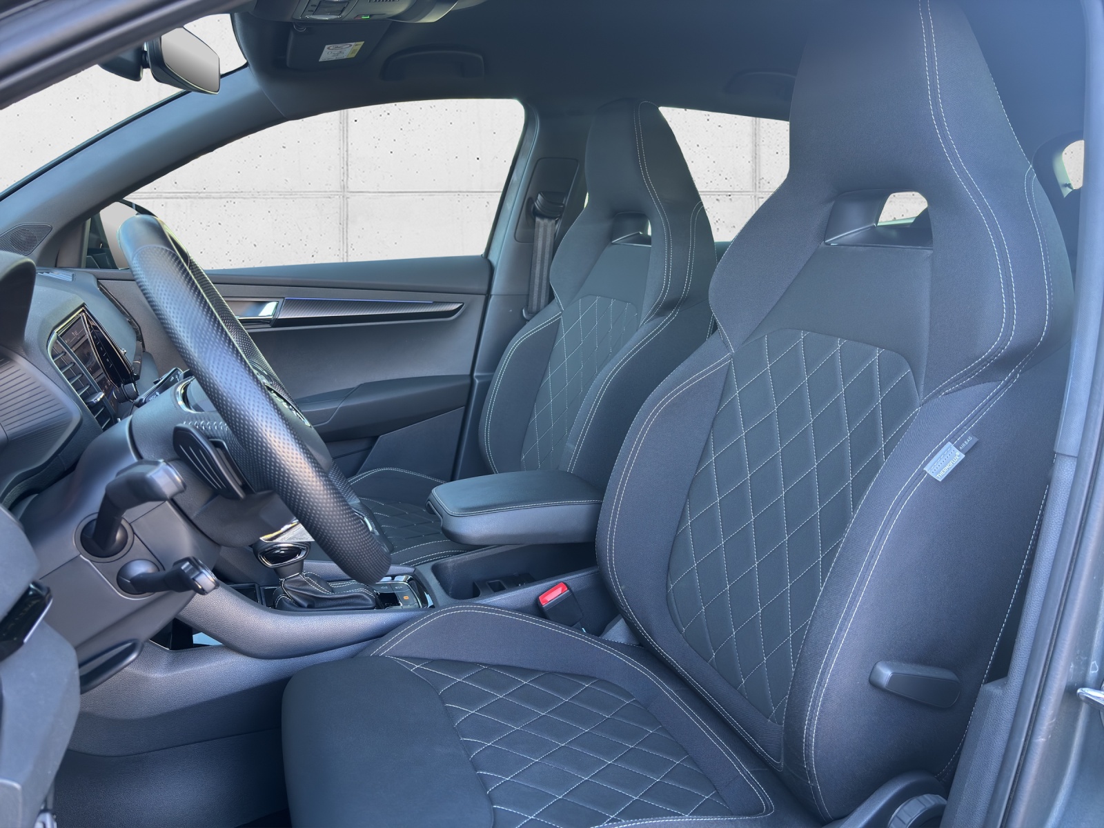 SKODA New Karoq 2.0 TSI SportLine 4x4 DSG mit AHK, Fahrerassistenzpaket & Rückfahrkamera-image-28
