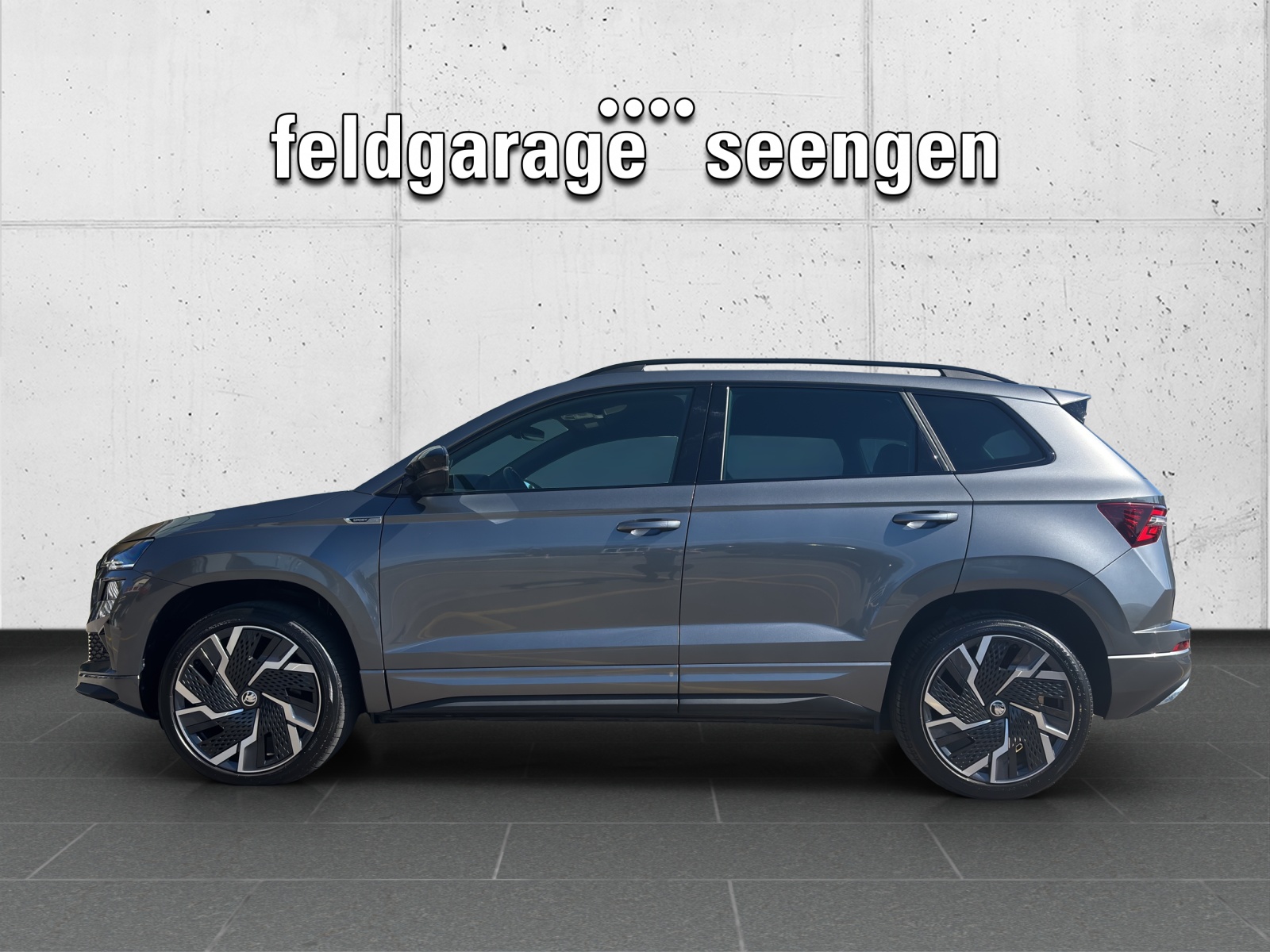 SKODA New Karoq 2.0 TSI SportLine 4x4 DSG mit AHK, Fahrerassistenzpaket & Rückfahrkamera-image-1