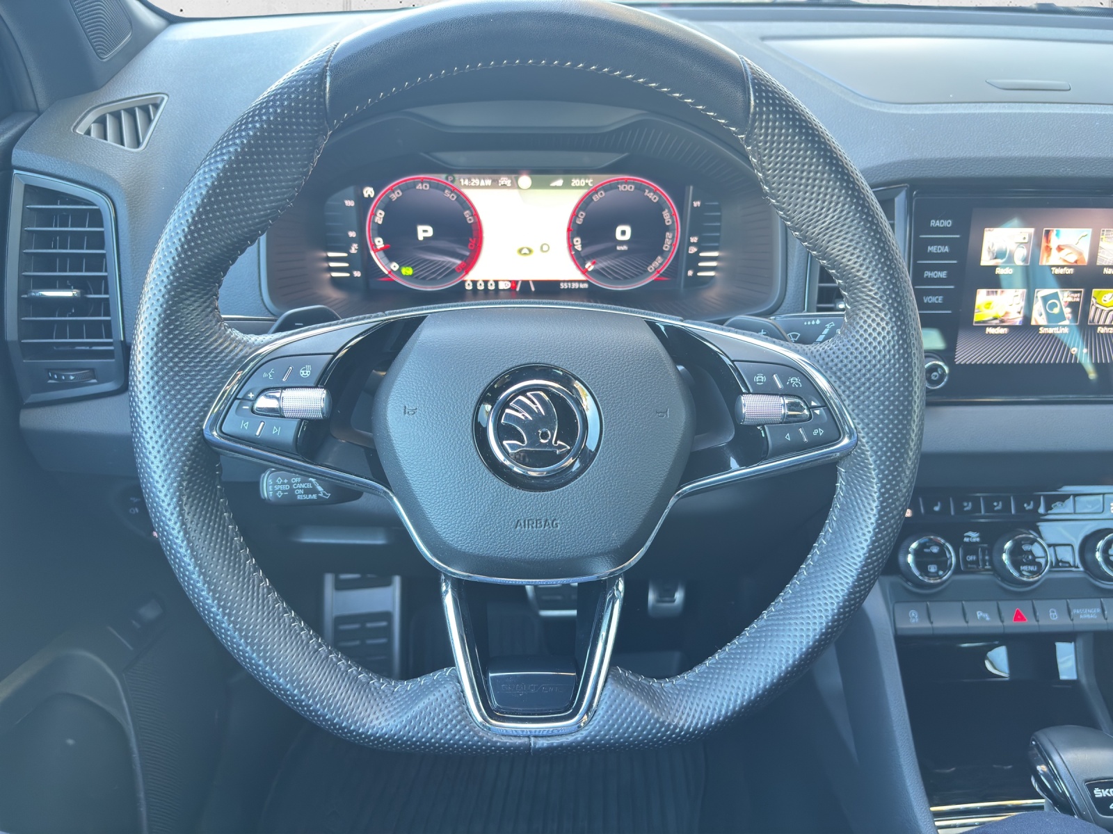 SKODA New Karoq 2.0 TSI SportLine 4x4 DSG mit AHK, Fahrerassistenzpaket & Rückfahrkamera-image-13