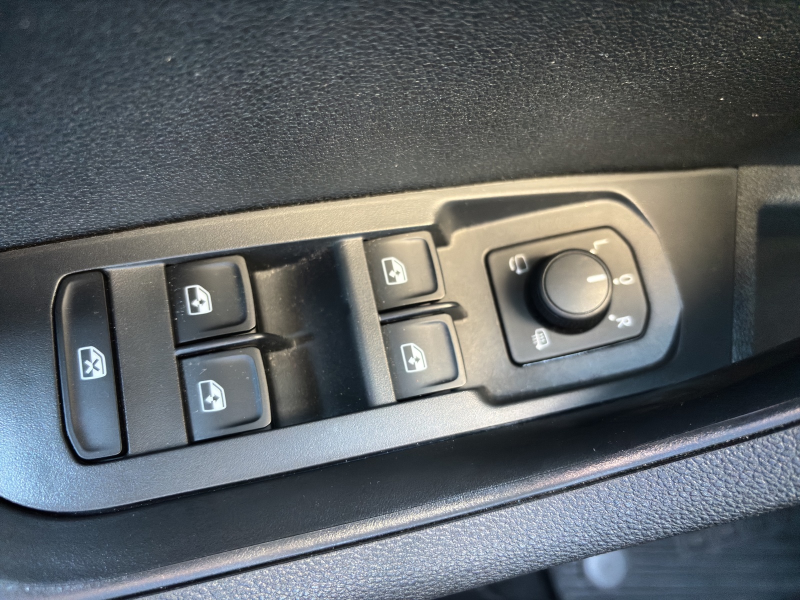 SKODA New Karoq 2.0 TSI SportLine 4x4 DSG mit AHK, Fahrerassistenzpaket & Rückfahrkamera-image-30