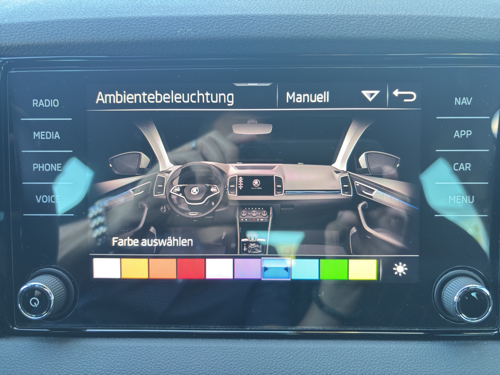 SKODA New Karoq 2.0 TSI SportLine 4x4 DSG mit AHK, Fahrerassistenzpaket & Rückfahrkamera-image-26