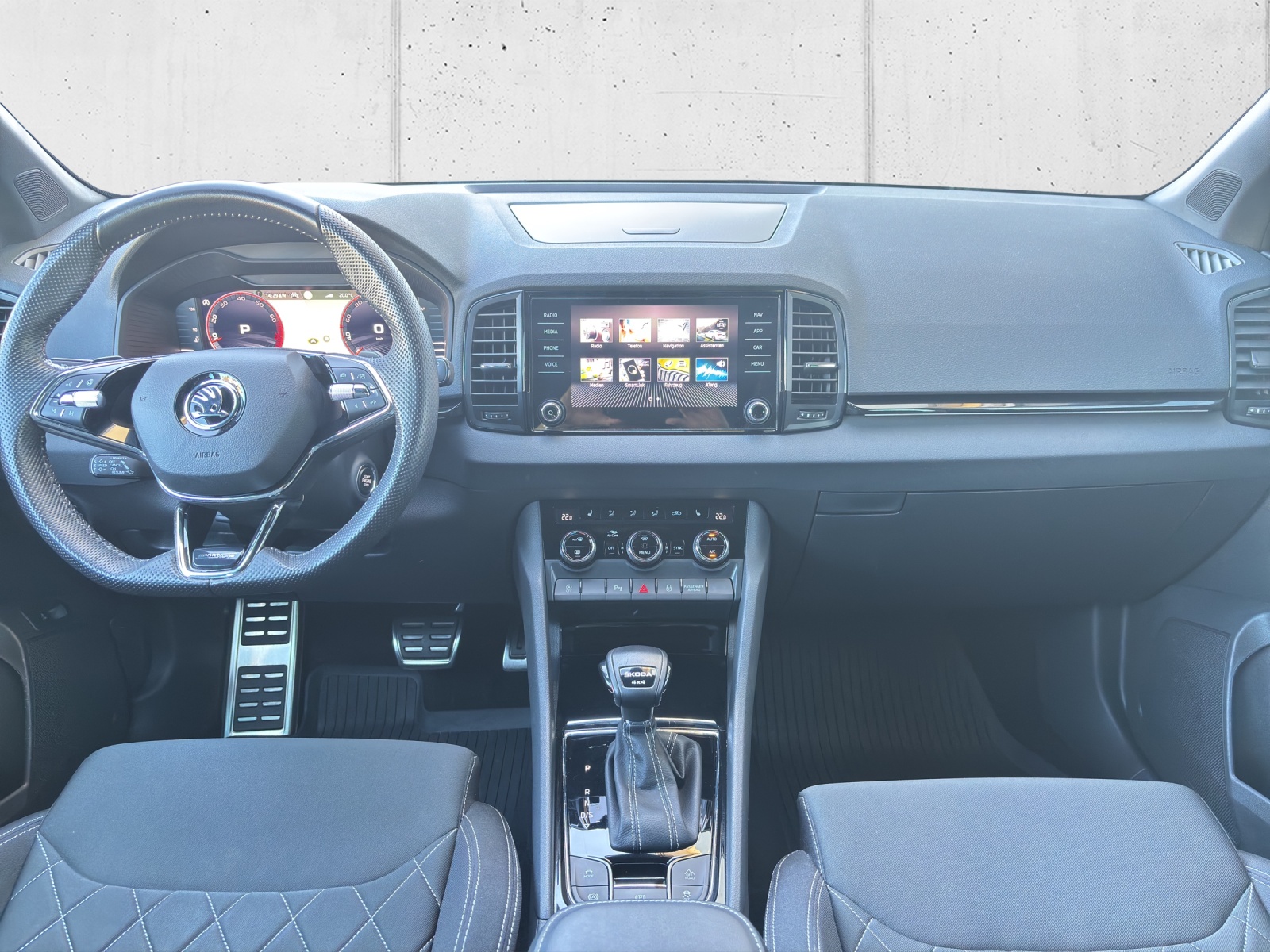 SKODA New Karoq 2.0 TSI SportLine 4x4 DSG mit AHK, Fahrerassistenzpaket & Rückfahrkamera-image-12