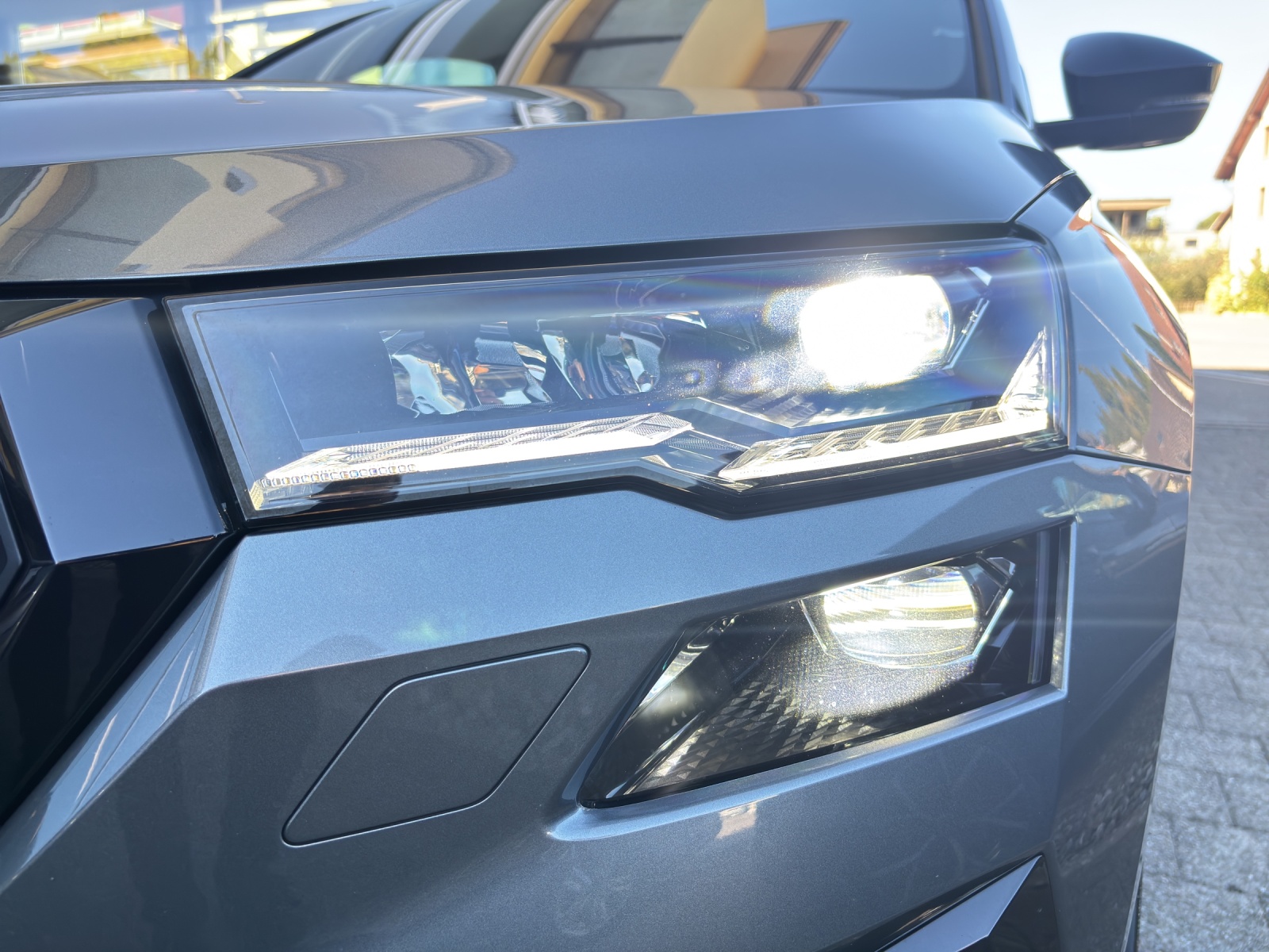 SKODA New Karoq 2.0 TSI SportLine 4x4 DSG mit AHK, Fahrerassistenzpaket & Rückfahrkamera-image-11