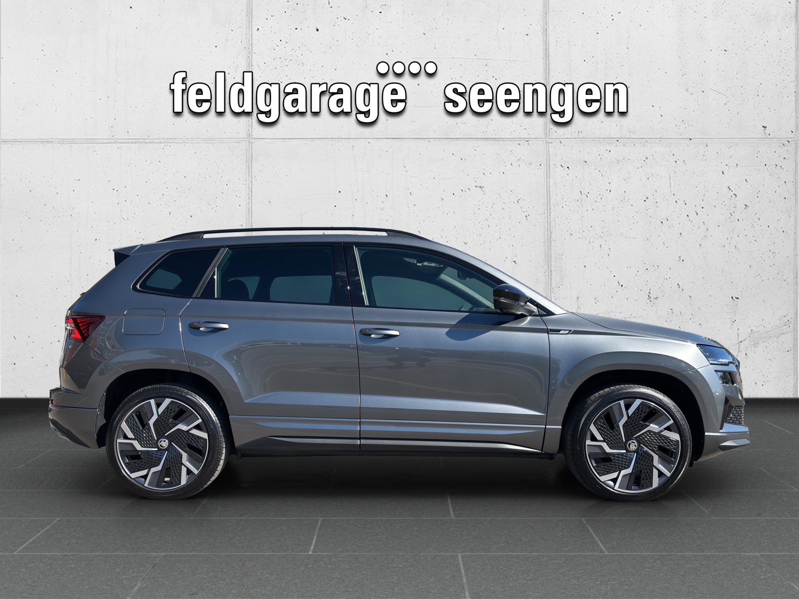 SKODA New Karoq 2.0 TSI SportLine 4x4 DSG mit AHK, Fahrerassistenzpaket & Rückfahrkamera-image-3