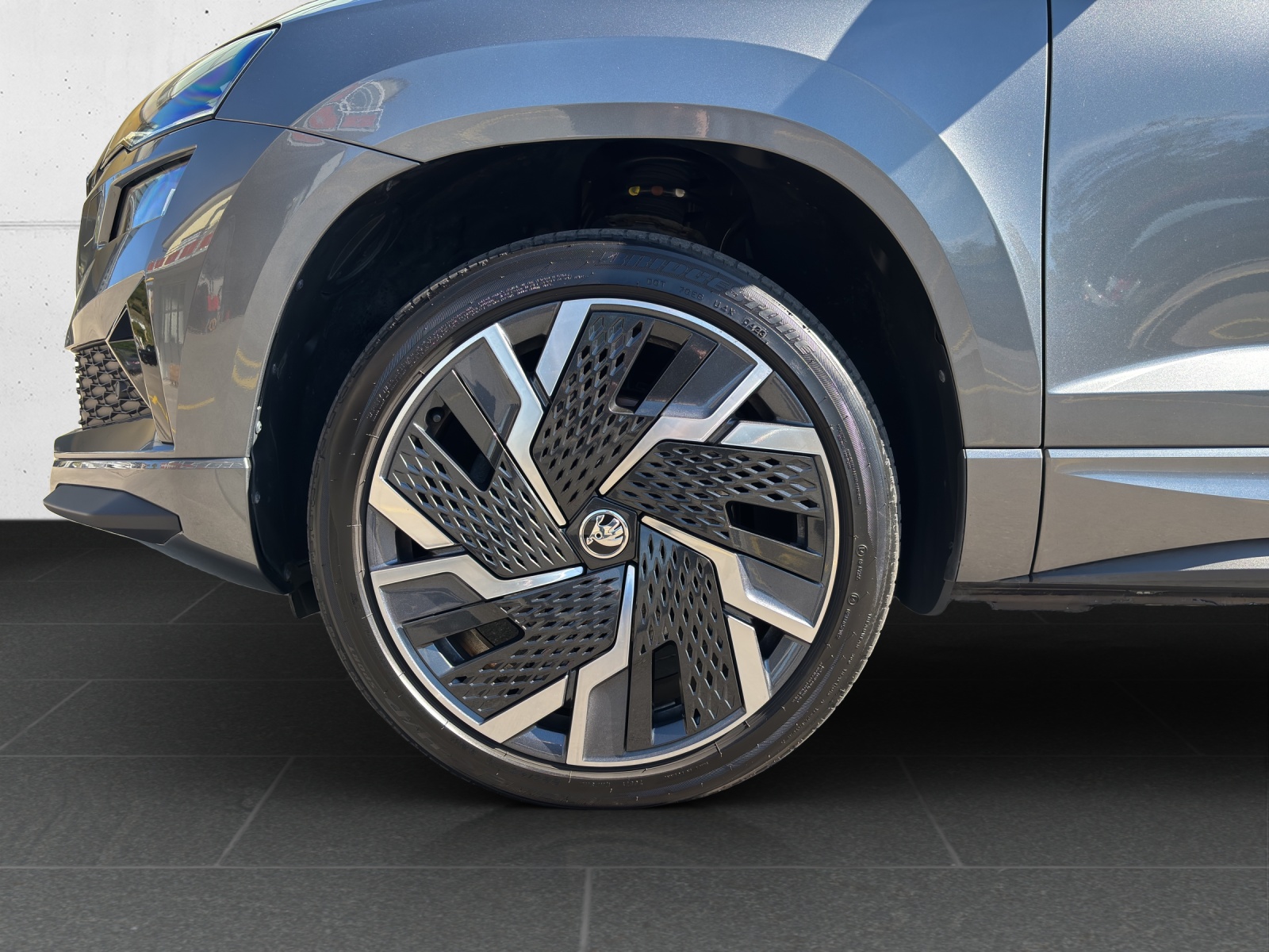 SKODA New Karoq 2.0 TSI SportLine 4x4 DSG mit AHK, Fahrerassistenzpaket & Rückfahrkamera-image-10