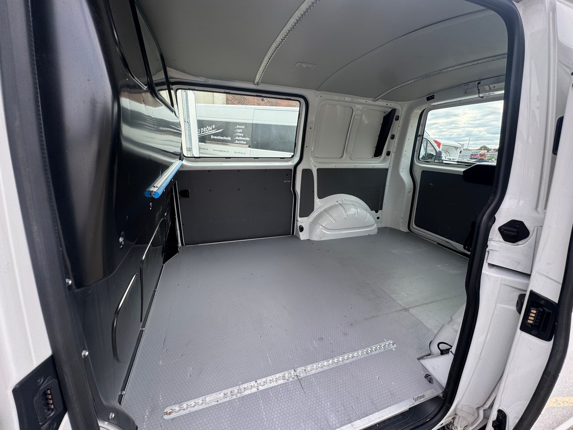 VW T6.1 2.0 TDI 4Motion DSG *Frisch Ab MFK*Garantie 12 Monate*Rückfahrkamera-image-14