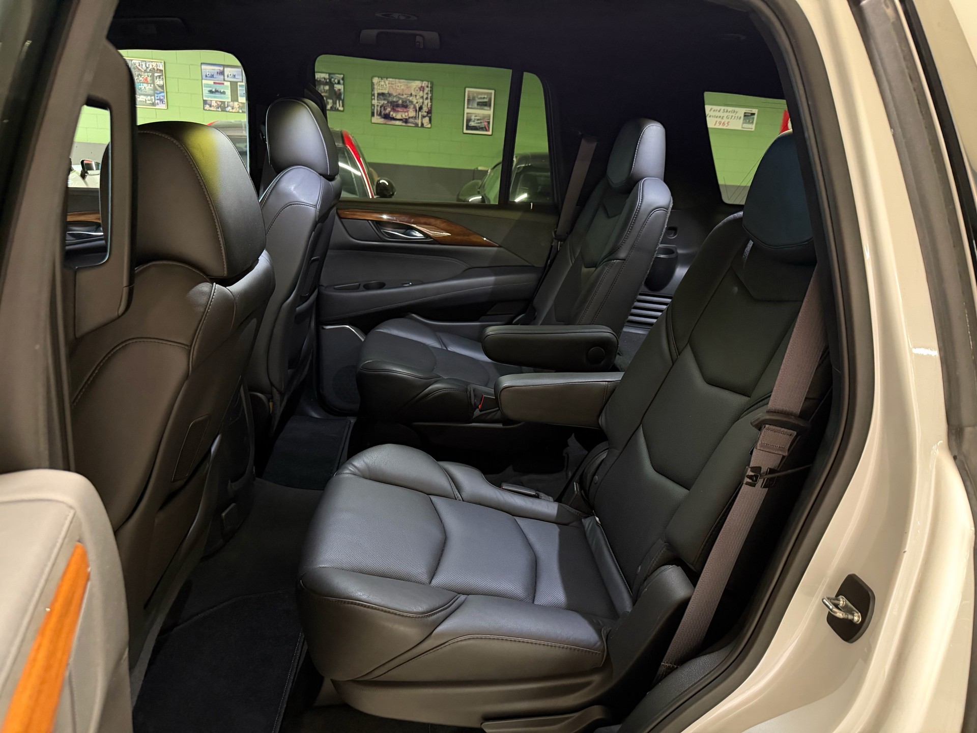 CADILLAC Escalade Platinum-image-2