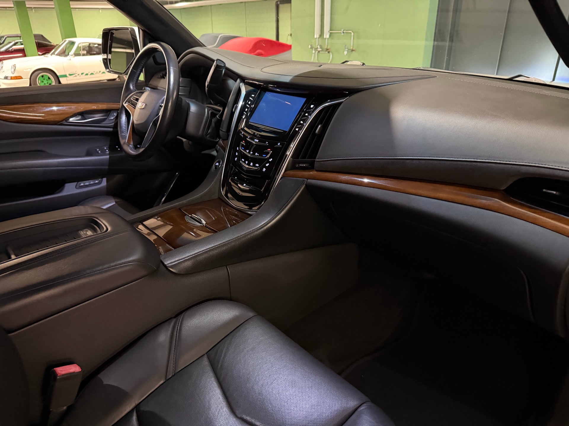 CADILLAC Escalade Platinum-image-1