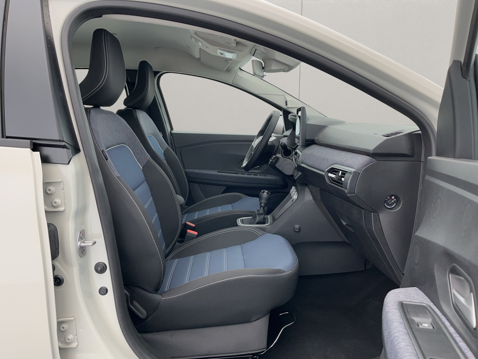 DACIA Sandero 1.0 TCe 100 Journey-image-15