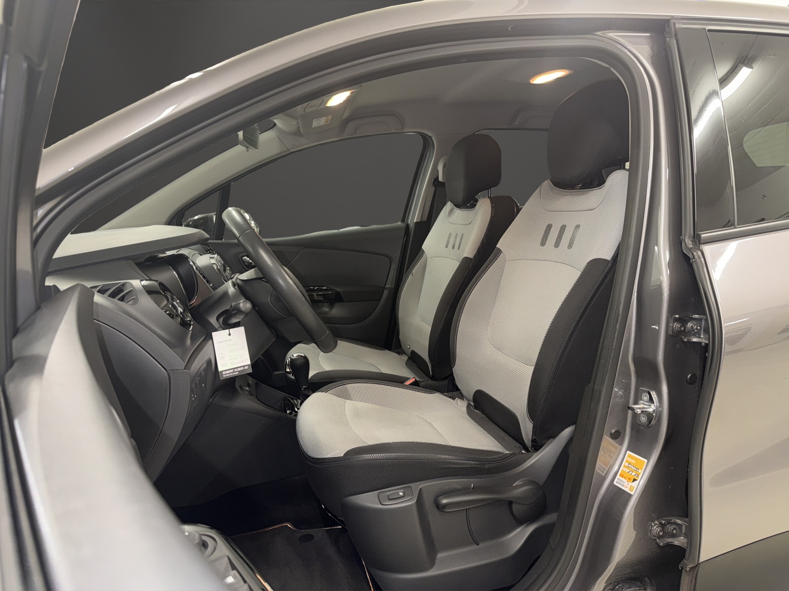 RENAULT Captur 1.2 T 16V Privilège EDC-image-6