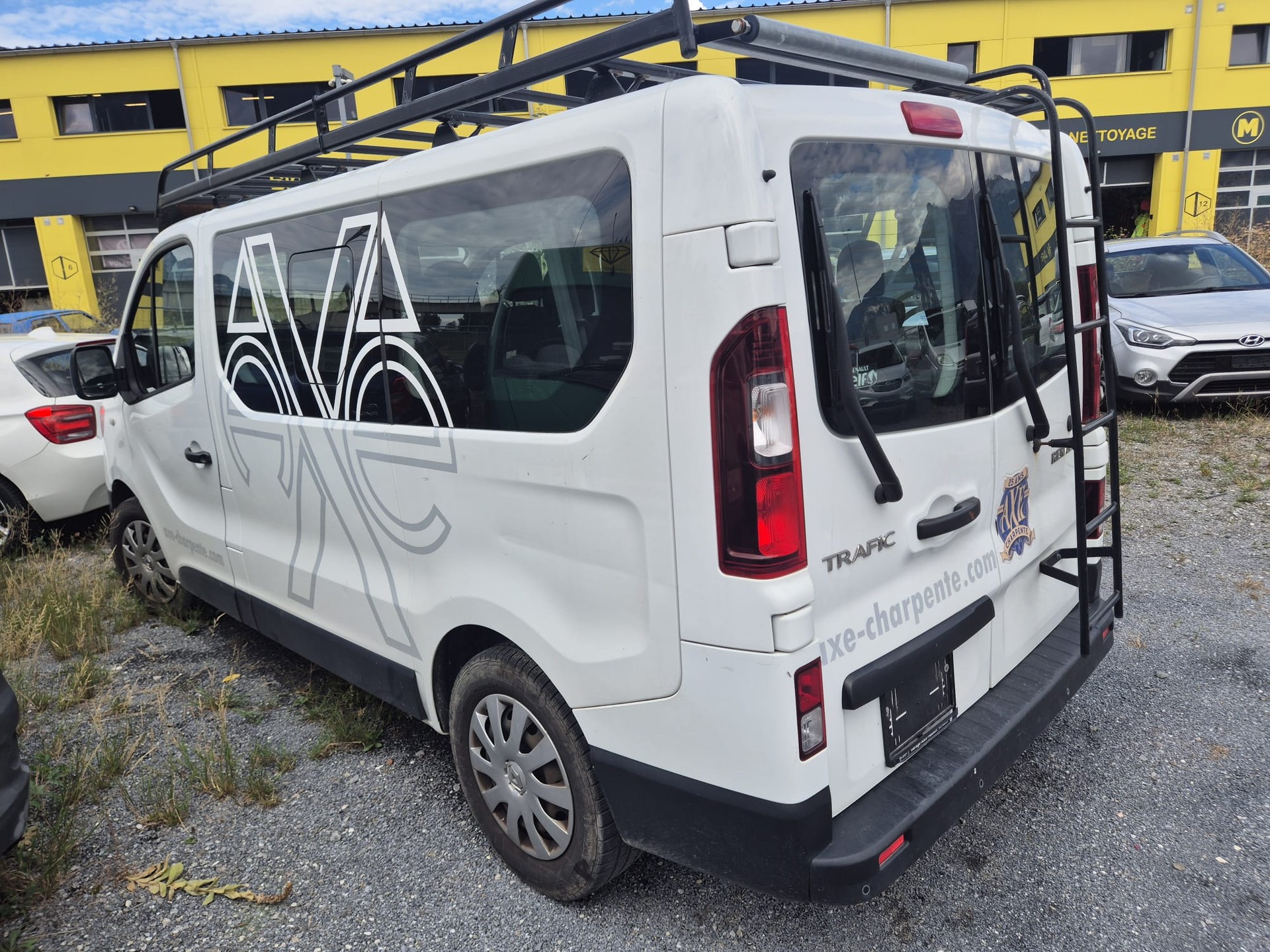 RENAULT Trafic ENERGY dCi 125 Passenger Life-image-4