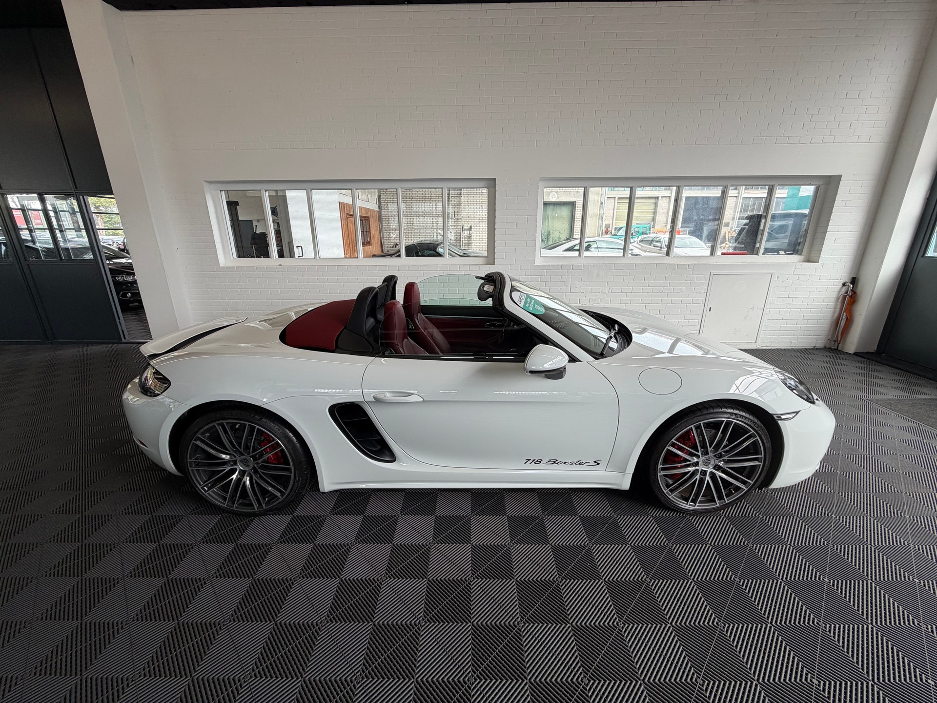 PORSCHE 718 Boxster S 2.5 PDK 350 PS-image-8
