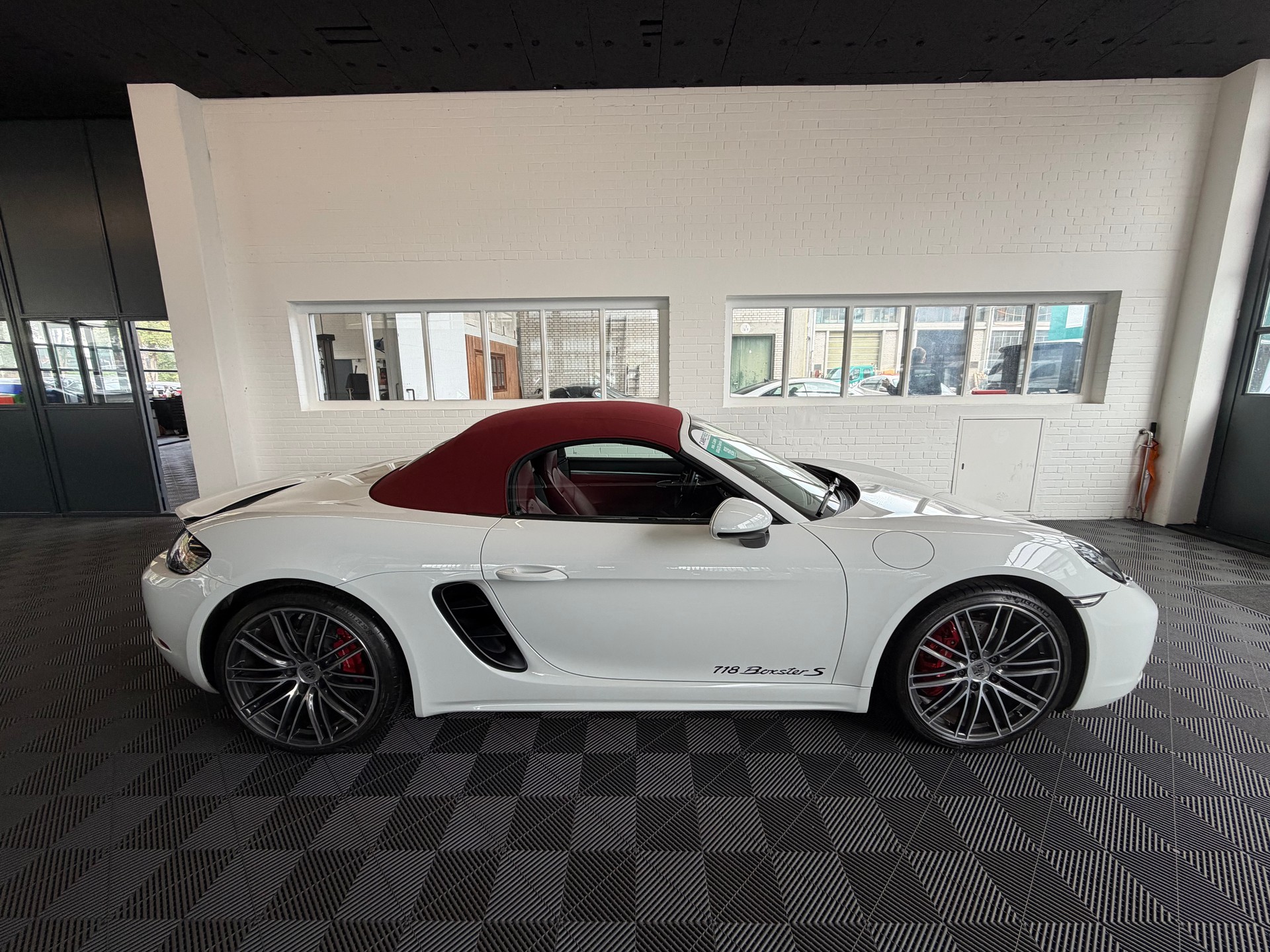 PORSCHE 718 Boxster S 2.5 PDK 350 PS-showroom-element-1