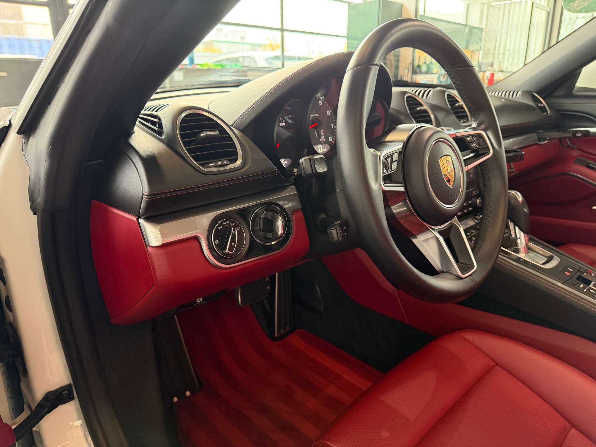PORSCHE 718 Boxster S 2.5 PDK 350 PS-image-19