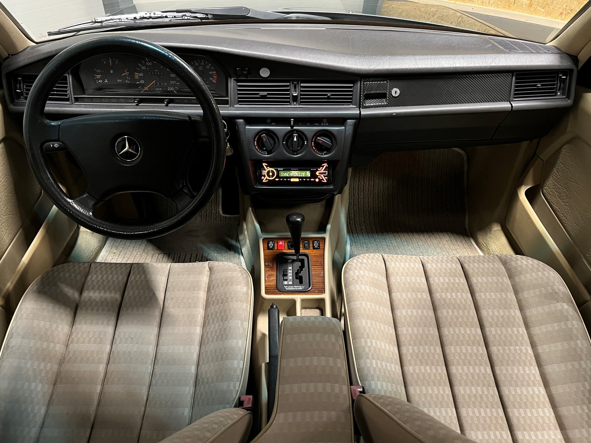 MERCEDES-BENZ 190 E 1.8 Avantgarde-image-15