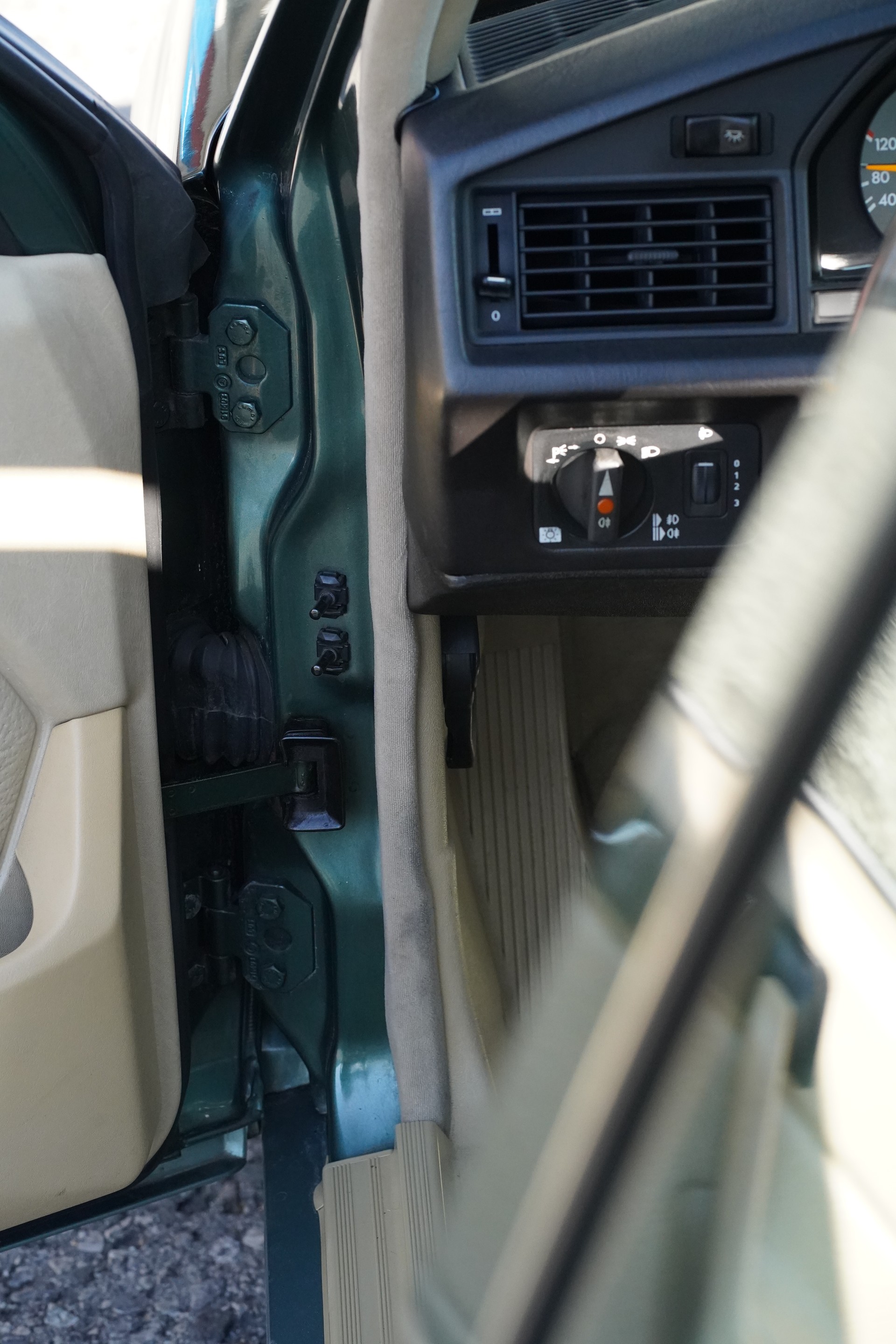 MERCEDES-BENZ 190 E 1.8 Avantgarde-image-6