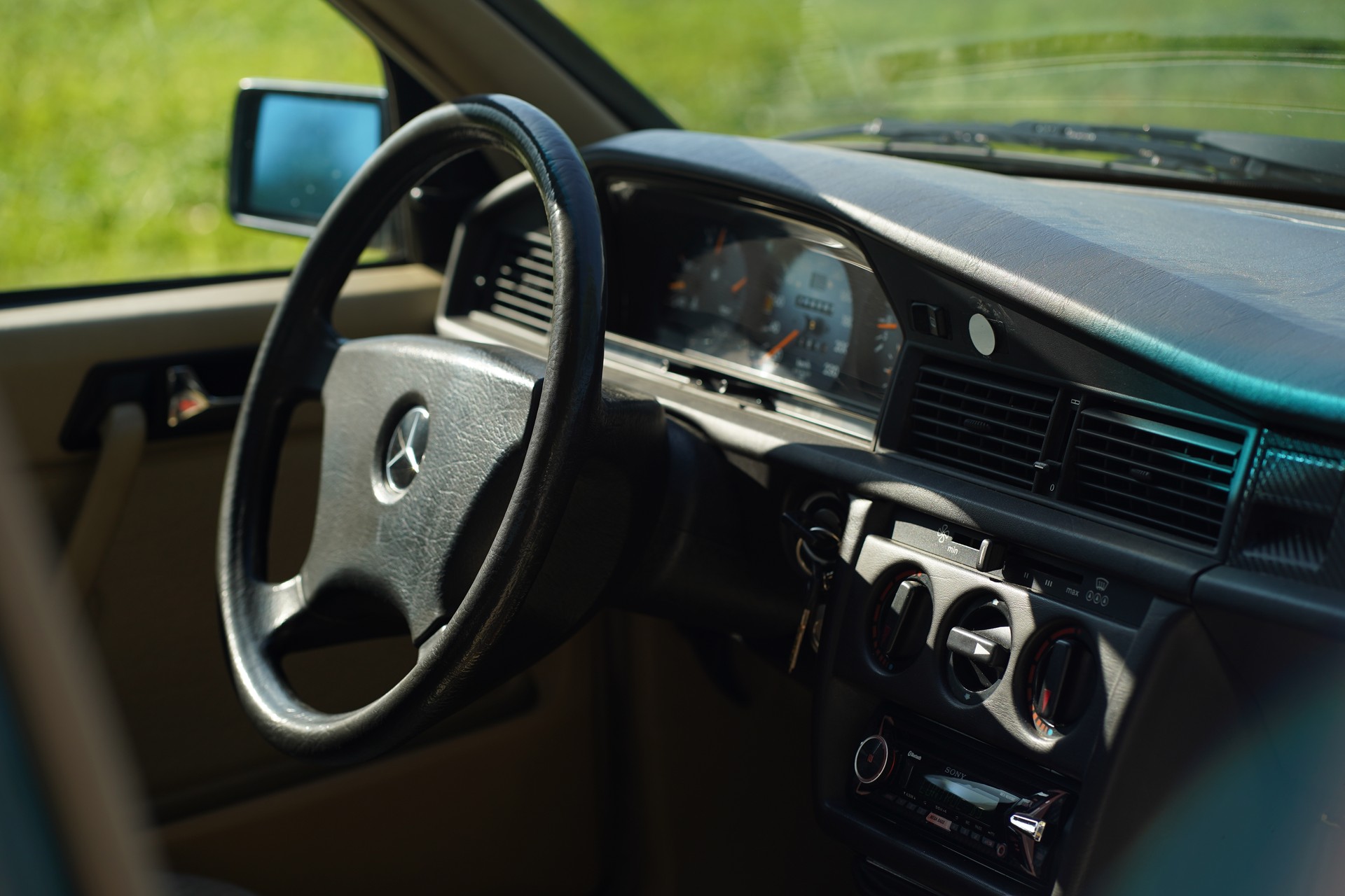 MERCEDES-BENZ 190 E 1.8 Avantgarde-image-10