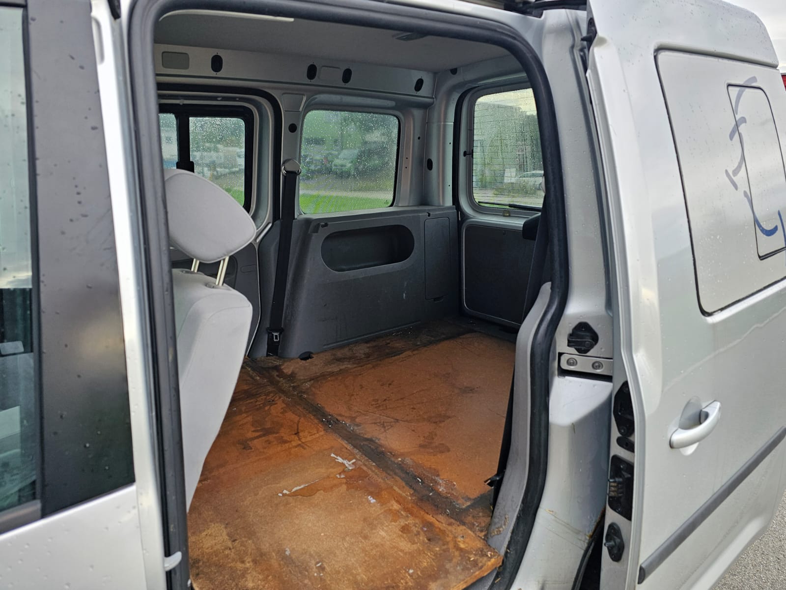 VW Caddy 1.9TDI PD 4Motion-image-14